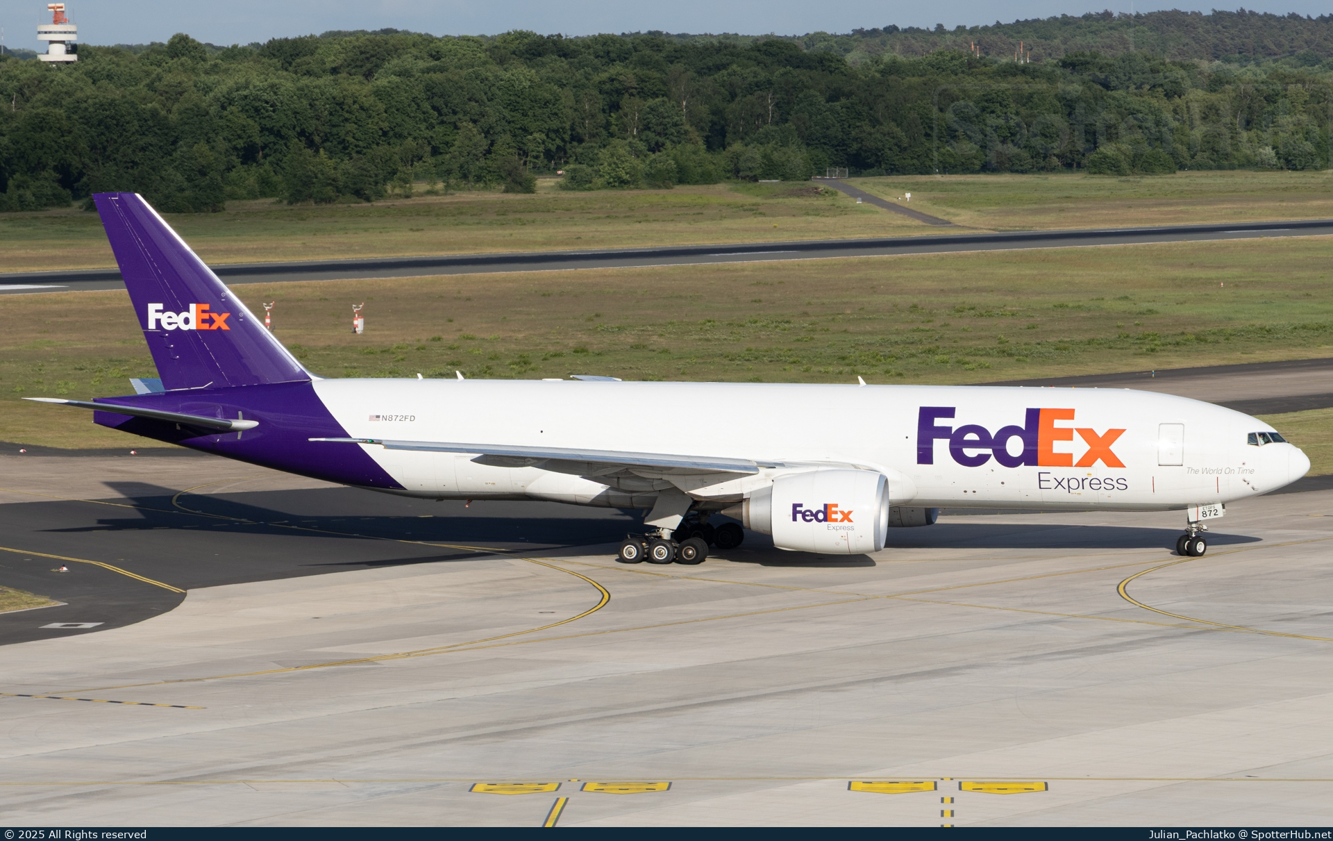 Photo of N872FD - Boeing 777-F operated by FedEx