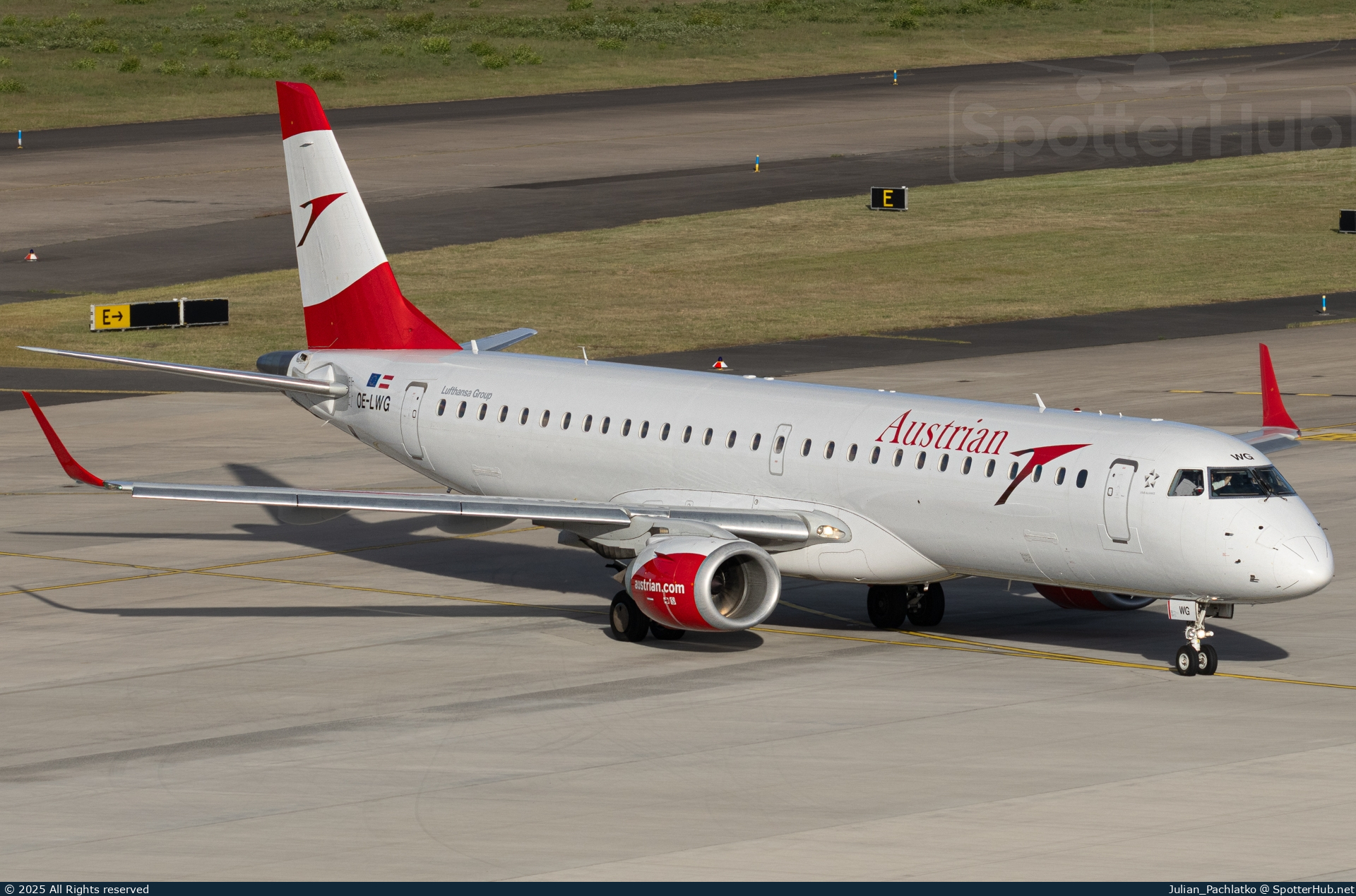 Photo of OE-LWG - Embraer ERJ-195LR operated by Austrian Airlines