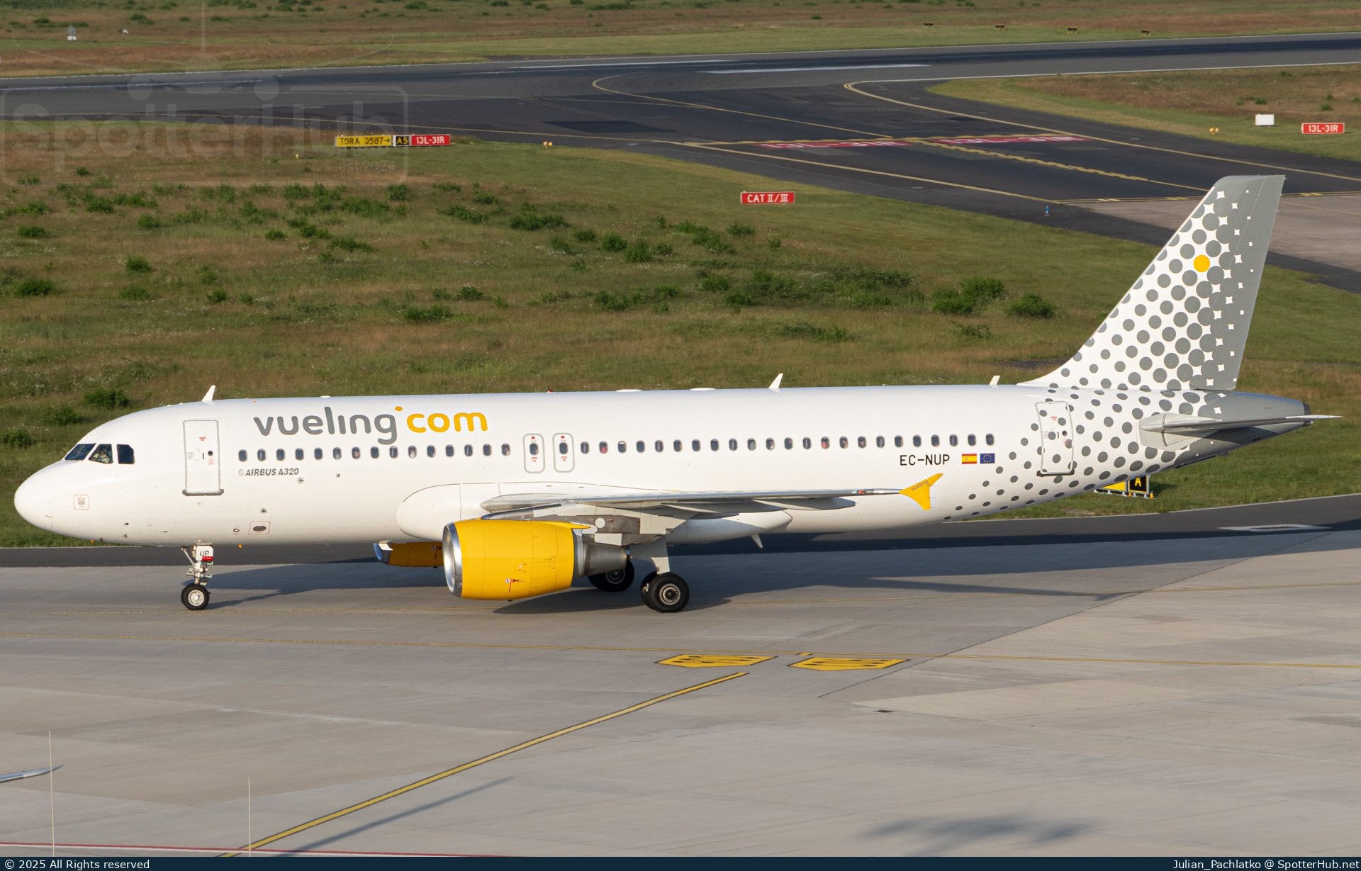 Photo of EC-NUP - Airbus A320-214 operated by Vueling
