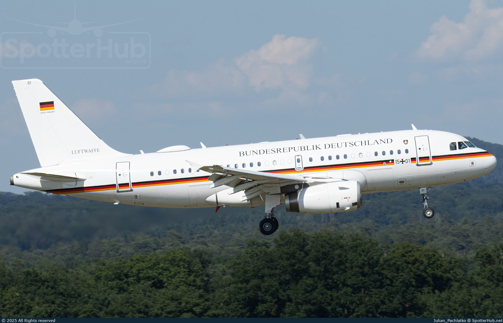 Photo of 15+01 - Airbus A319-133(CJ) operated by German Air Force