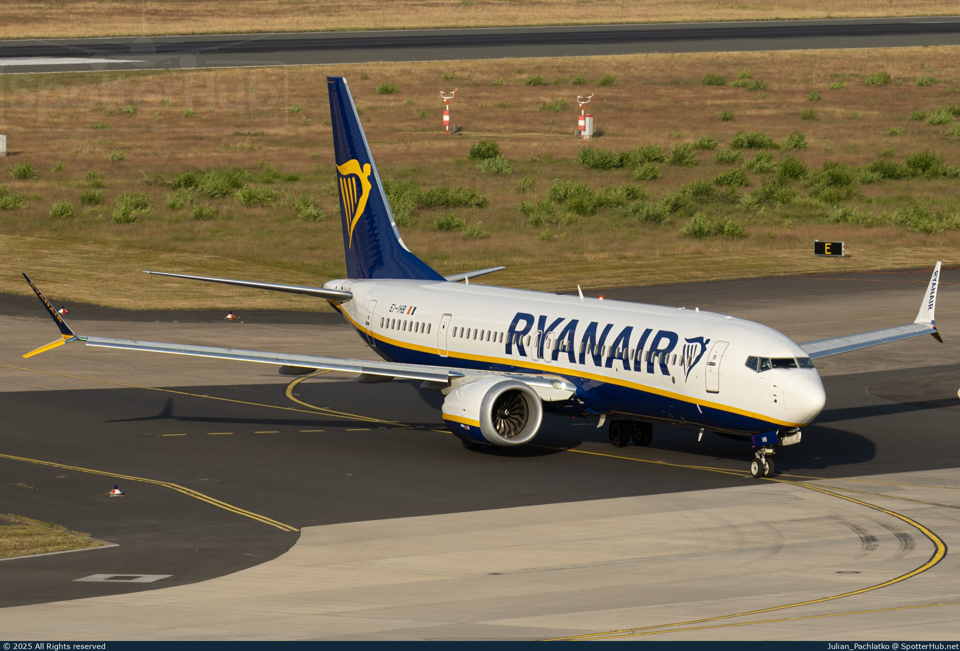 Photo of EI-IHB - Boeing 737 MAX 8-200 operated by Ryanair