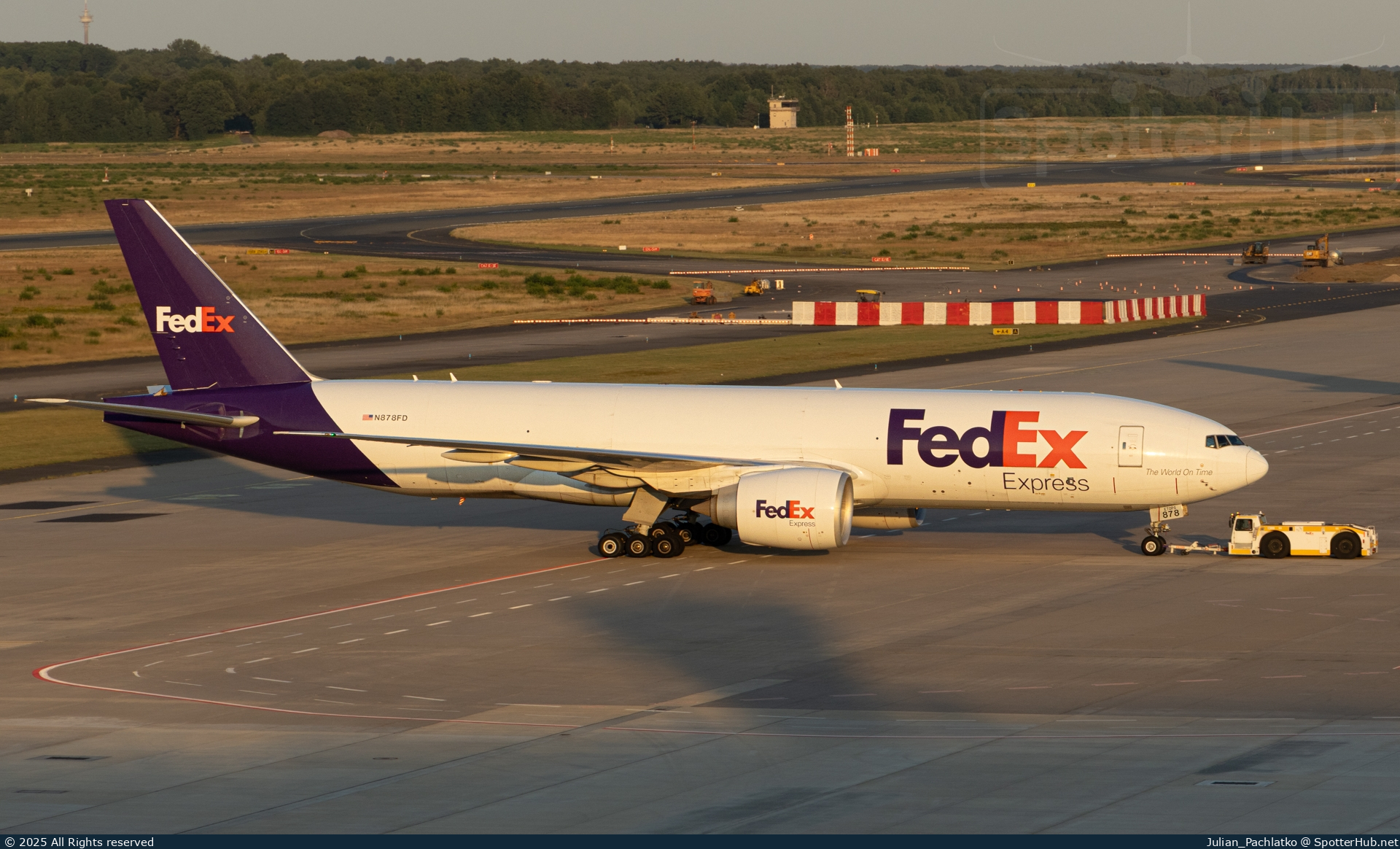 Photo of N878FD - Boeing 777-FS2 operated by FedEx