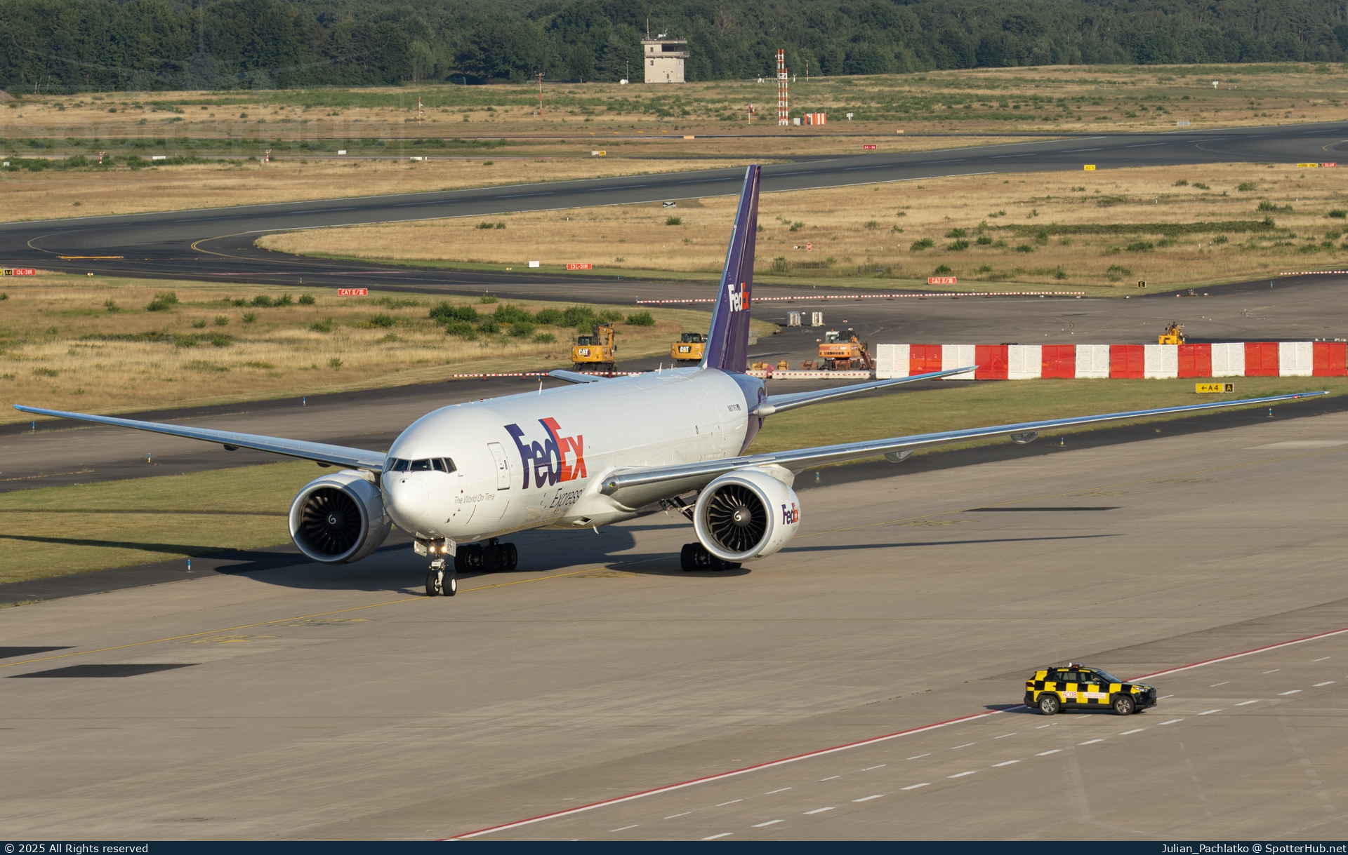 Photo of N871FD - Boeing 777-F operated by FedEx