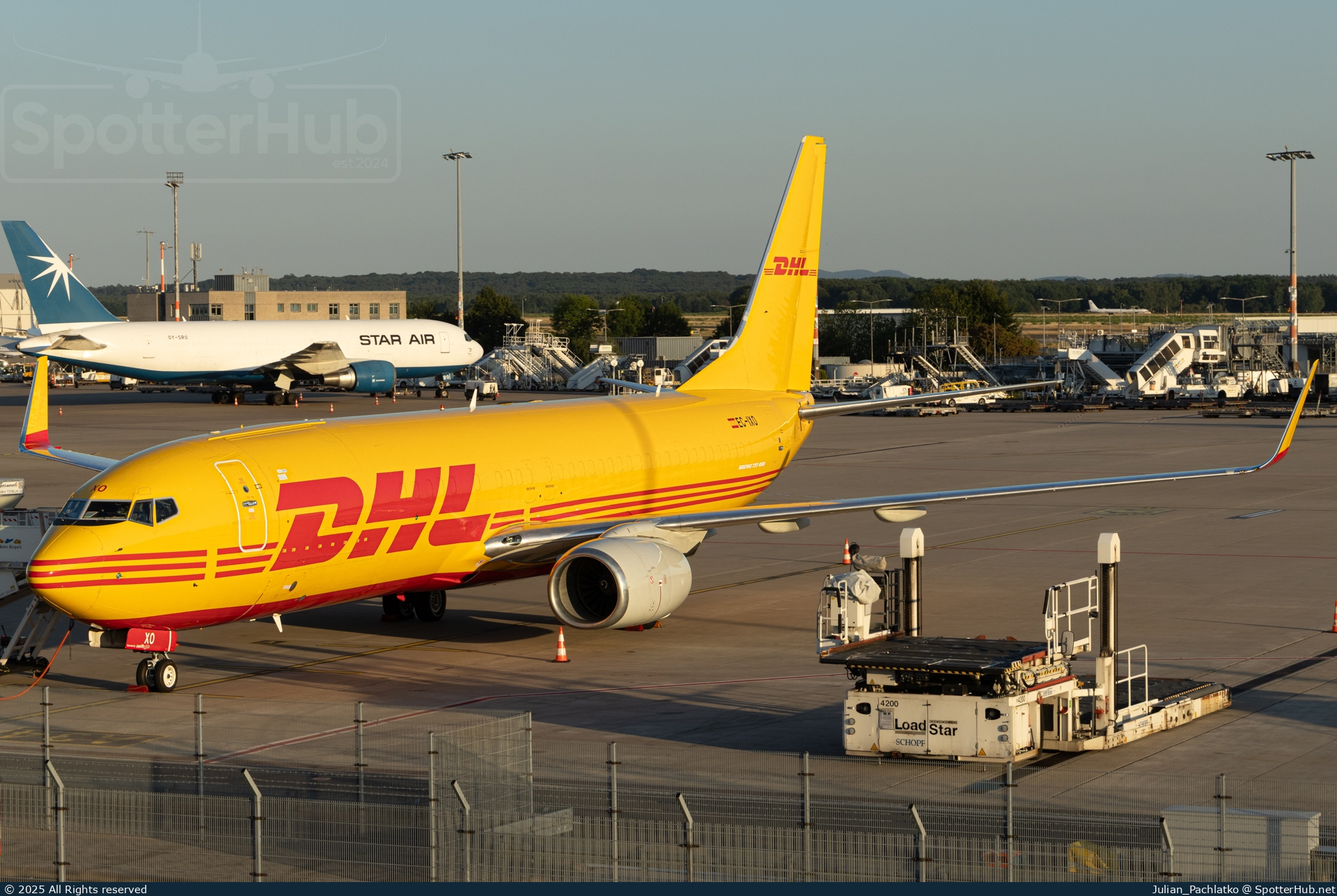 Photo of EC-IXO - Boeing 737-883(BDSF) operated by Swiftair