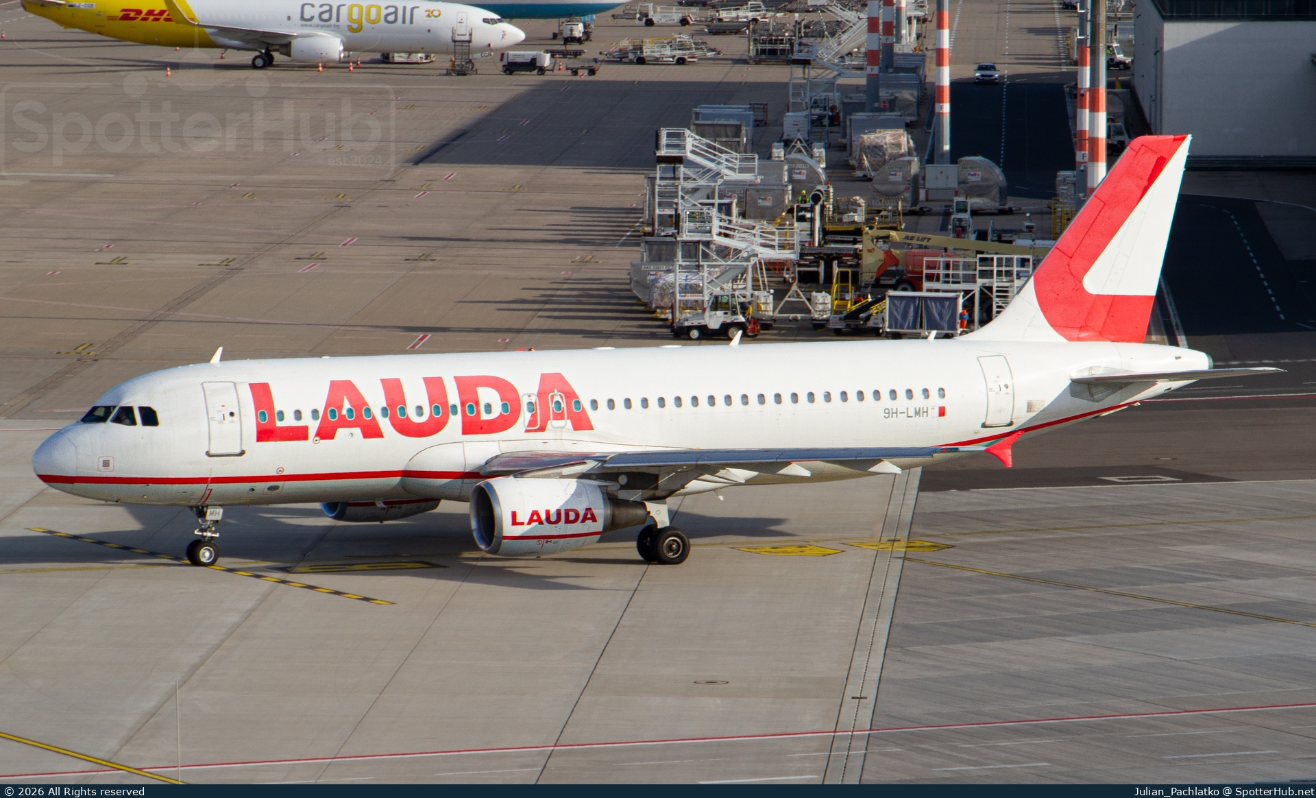 Photo of 9H-LMH - Airbus A320-214 operated by Lauda Europe