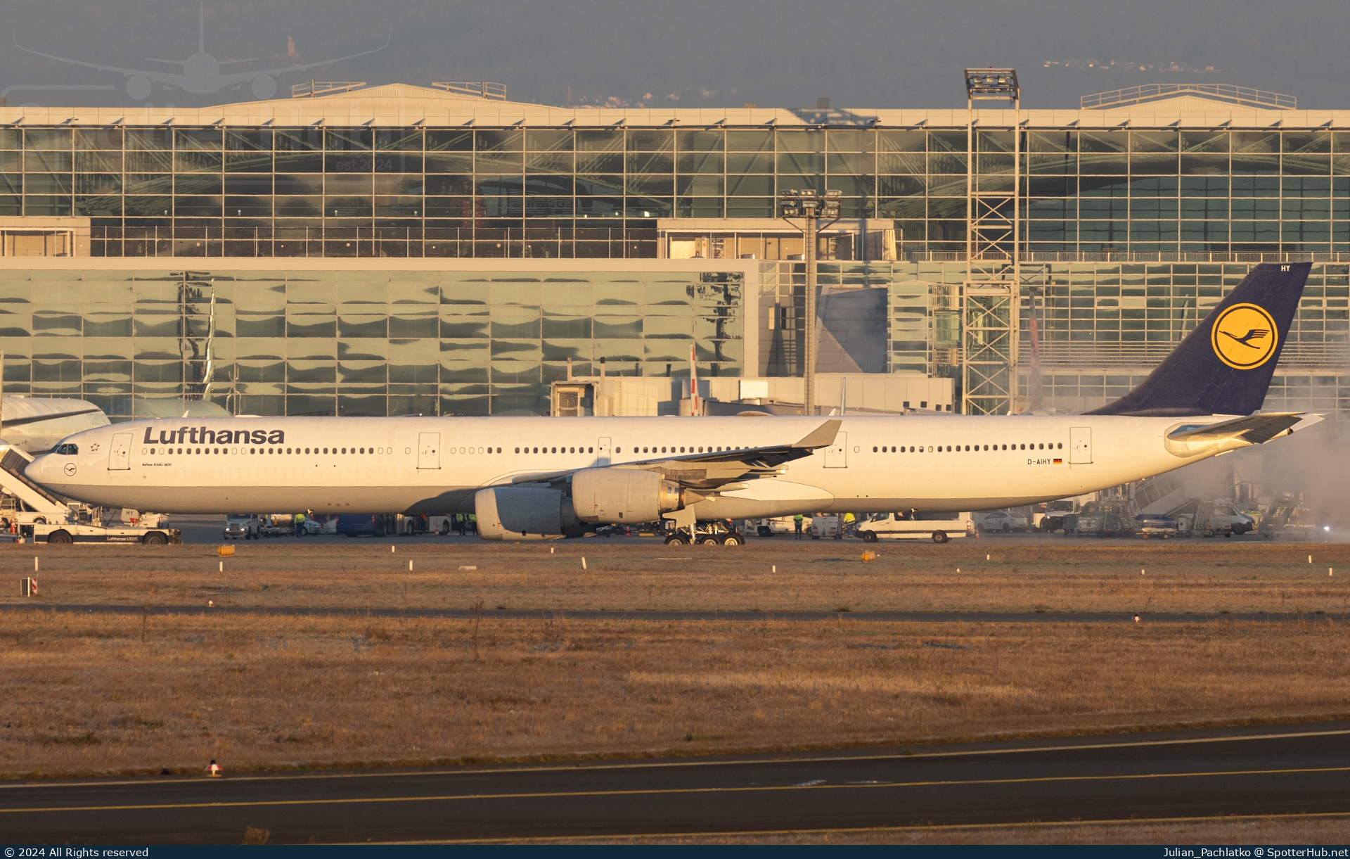 Photo of D-AIHY - Airbus A340-642 operated by Lufthansa