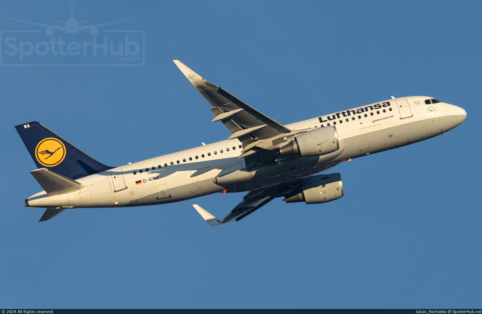 Photo of D-AIWA - Airbus A320-214 operated by Lufthansa