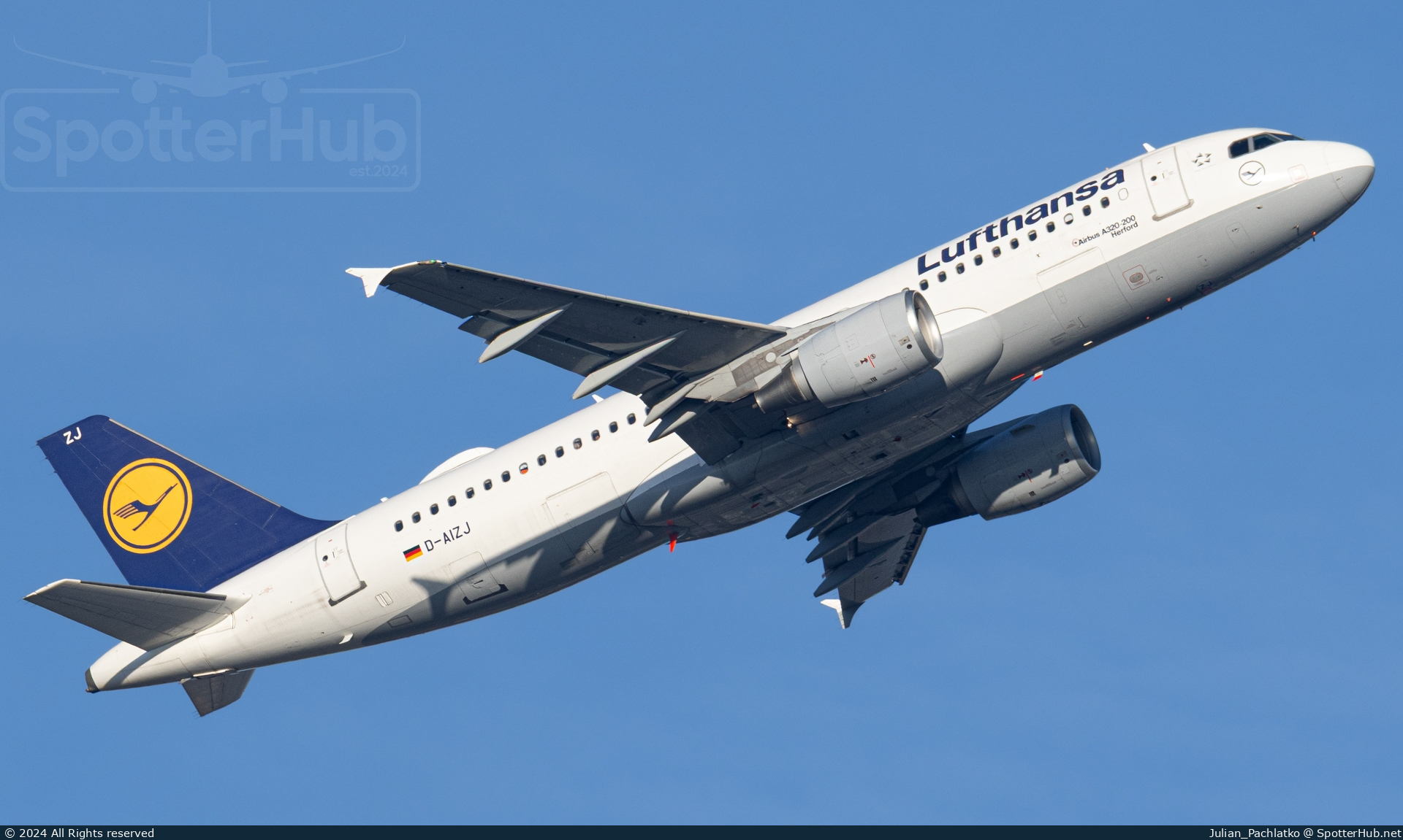 Photo of D-AIZJ - Airbus A320-214 operated by Lufthansa