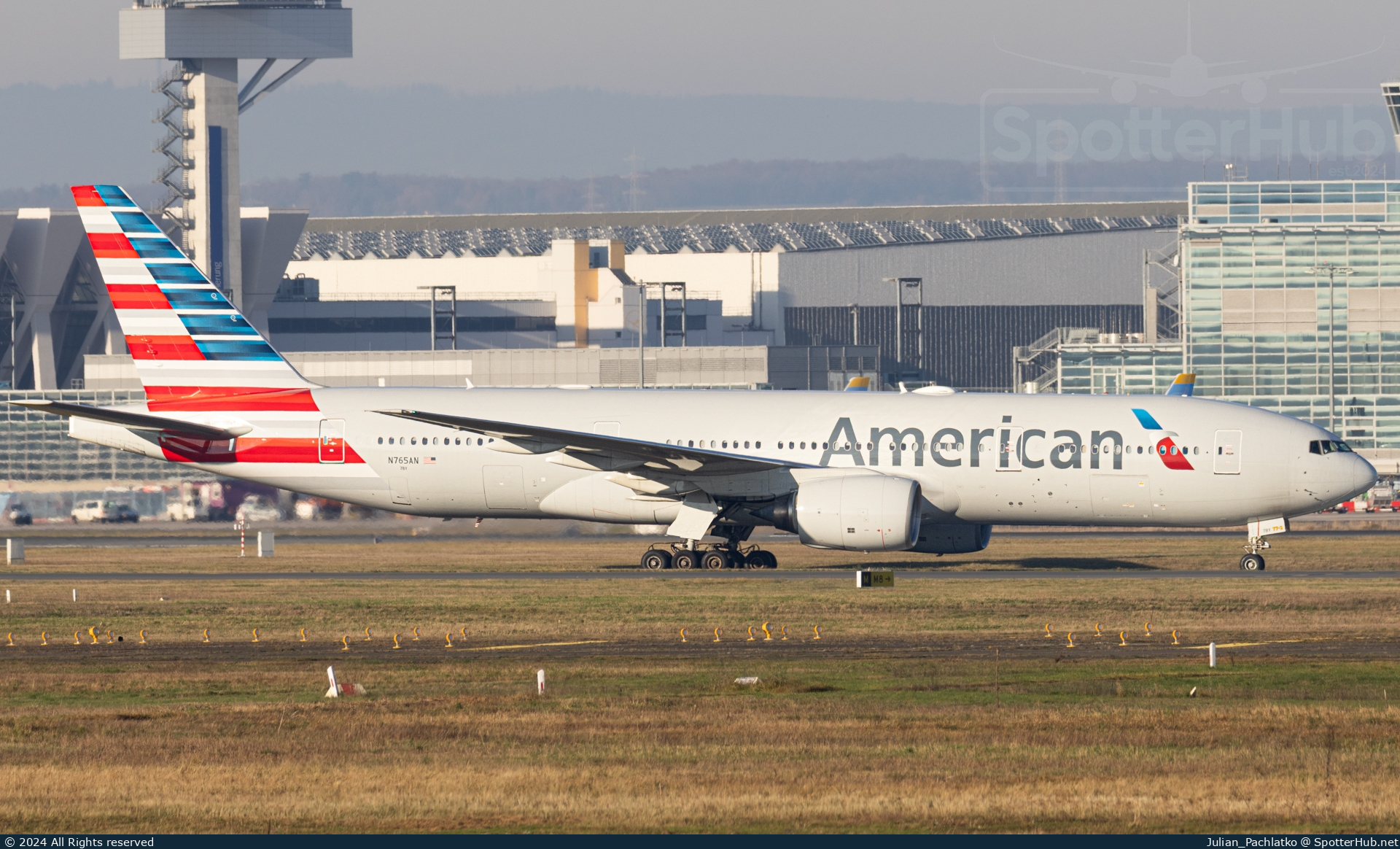 Photo of N765AN - Boeing 777-223(ER) operated by American Airlines