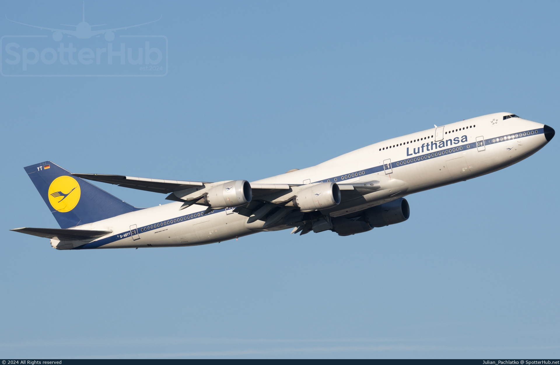 Photo of D-ABYT - Boeing 747-830 operated by Lufthansa