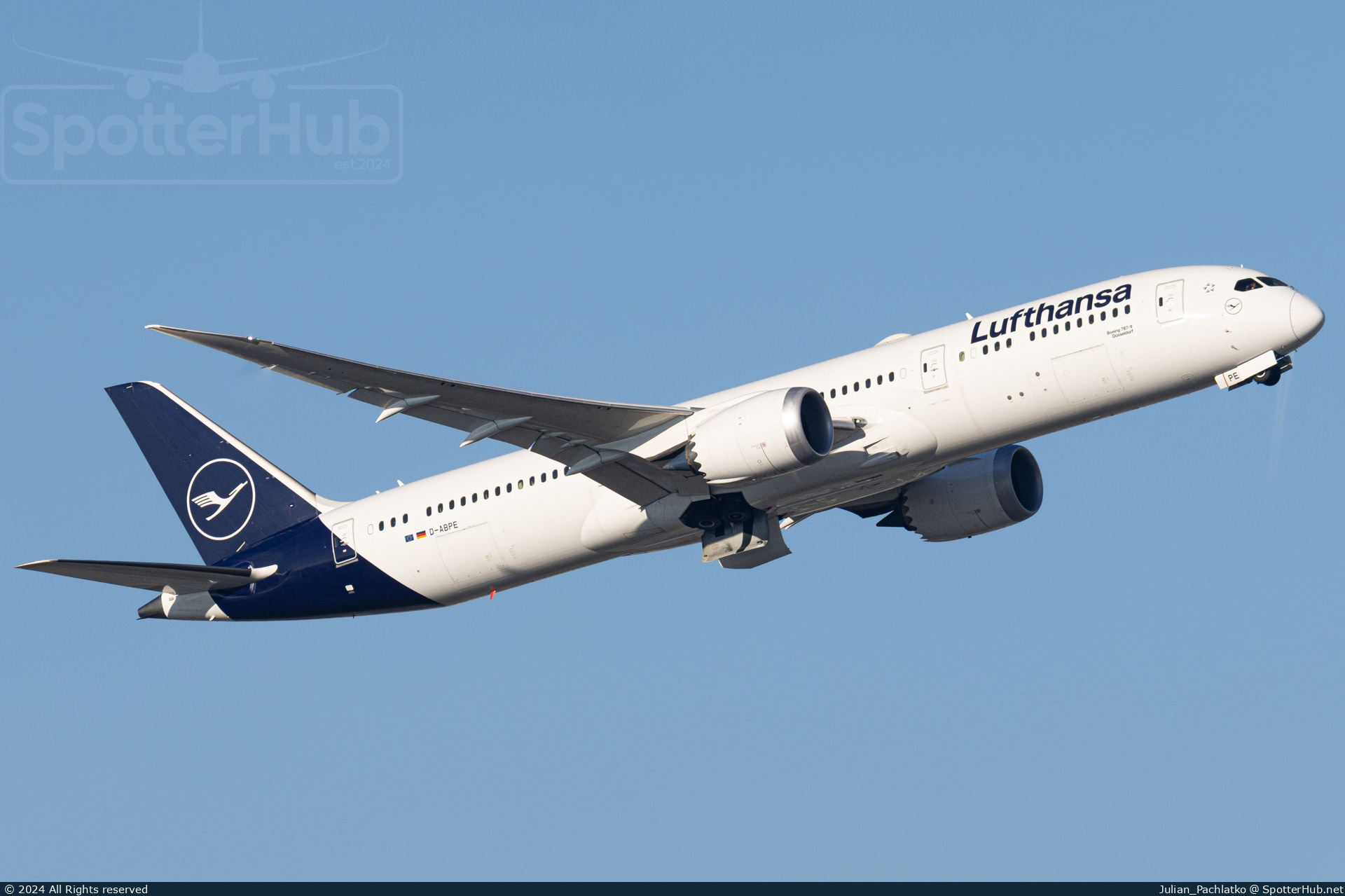 Photo of D-ABPE - Boeing 787-9 Dreamliner operated by Lufthansa