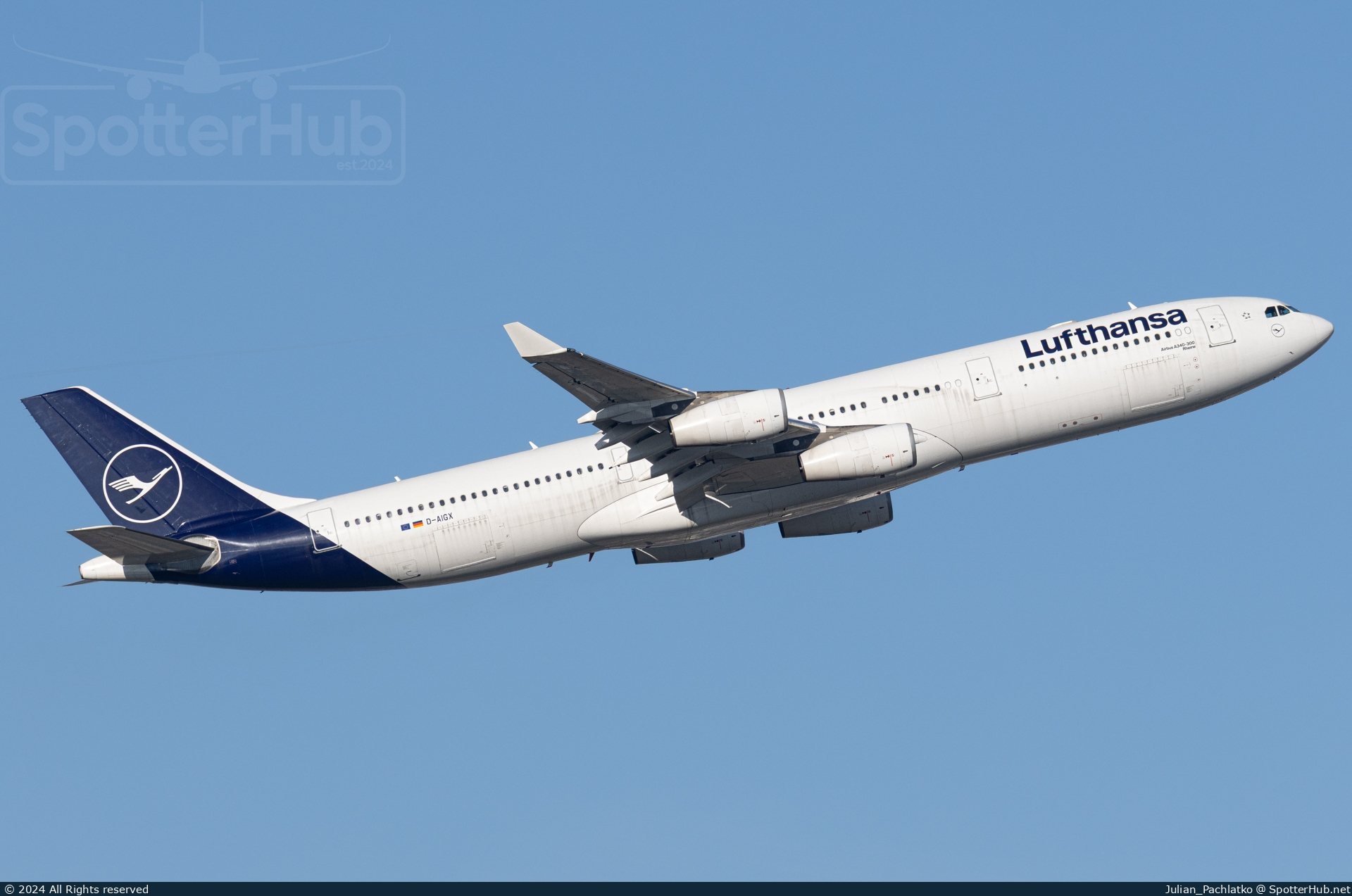 Photo of D-AIGX - Airbus A340-313 operated by Lufthansa