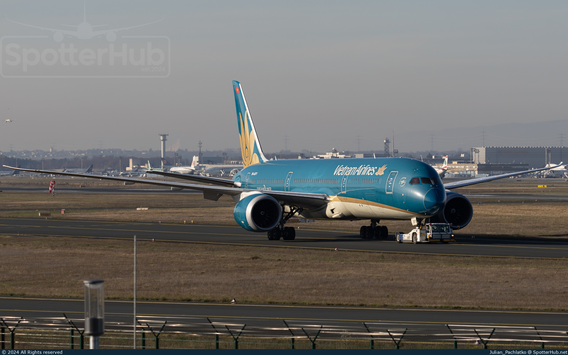 Photo of VN-A871 - Boeing 787-9 Dreamliner operated by Vietnam Airlines
