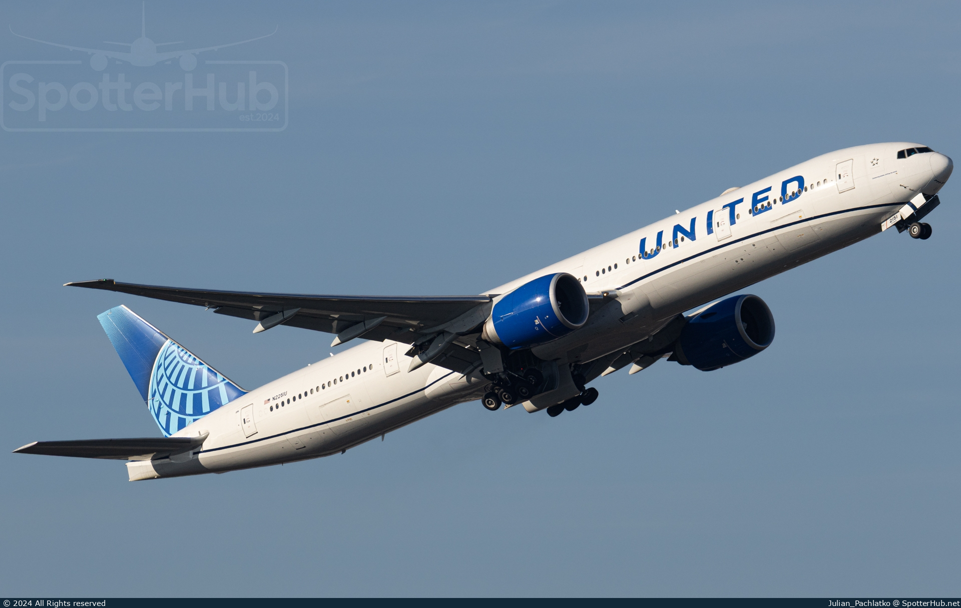 Photo of N2251U - Boeing 777-322(ER) operated by United Airlines