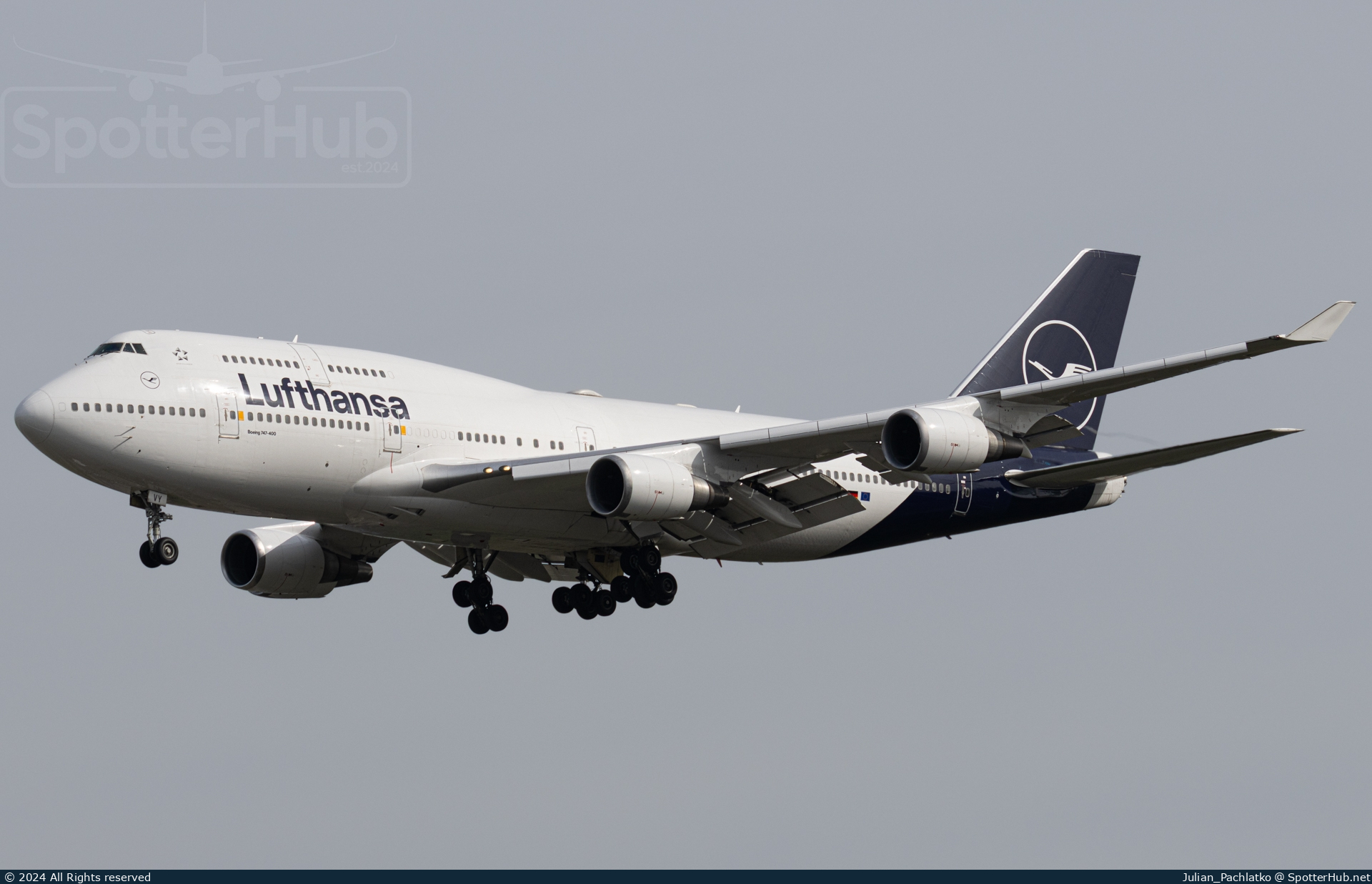 Photo of D-ABVY - Boeing 747-430 operated by Lufthansa