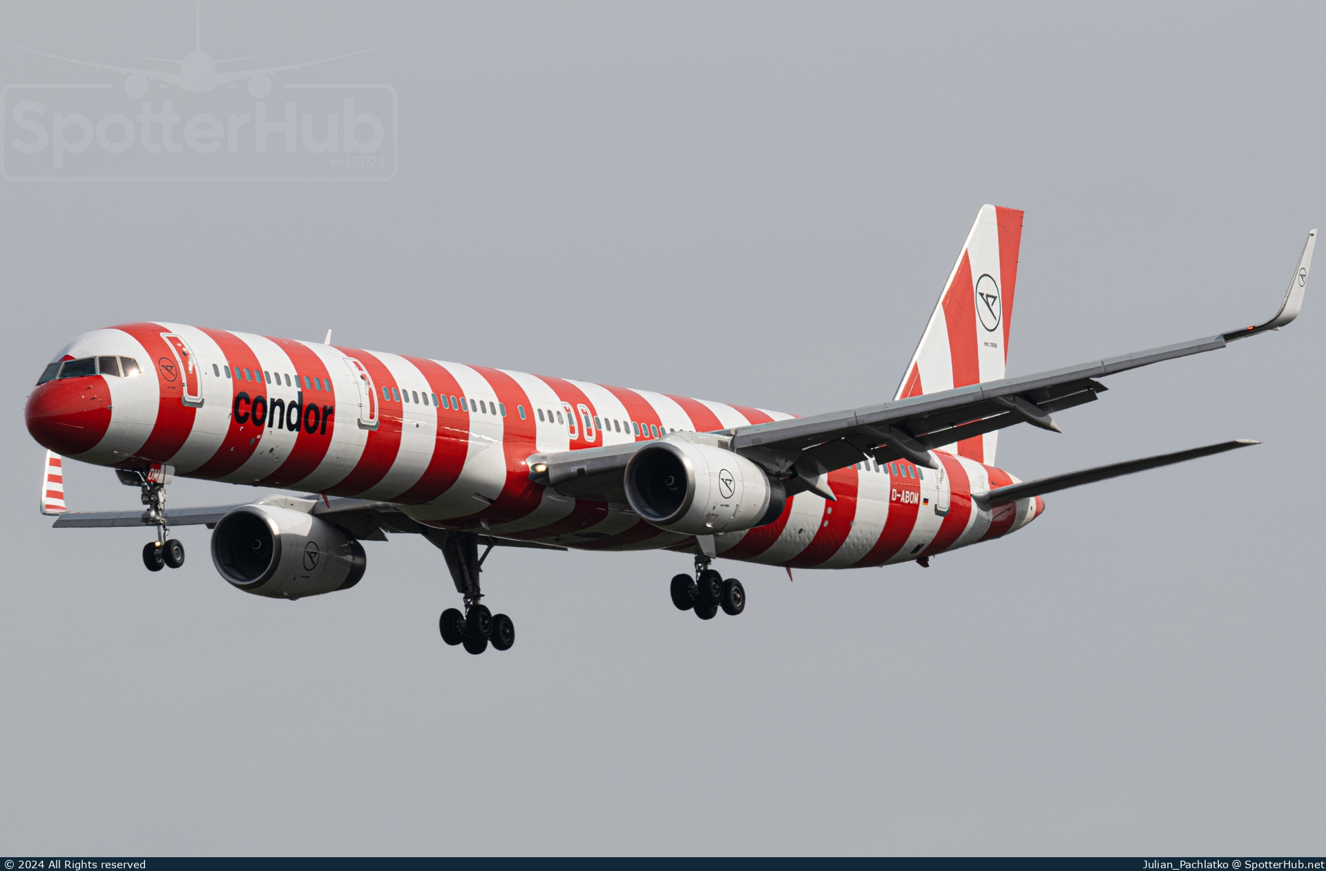 Photo of D-ABOM - Boeing 757-330 operated by Condor