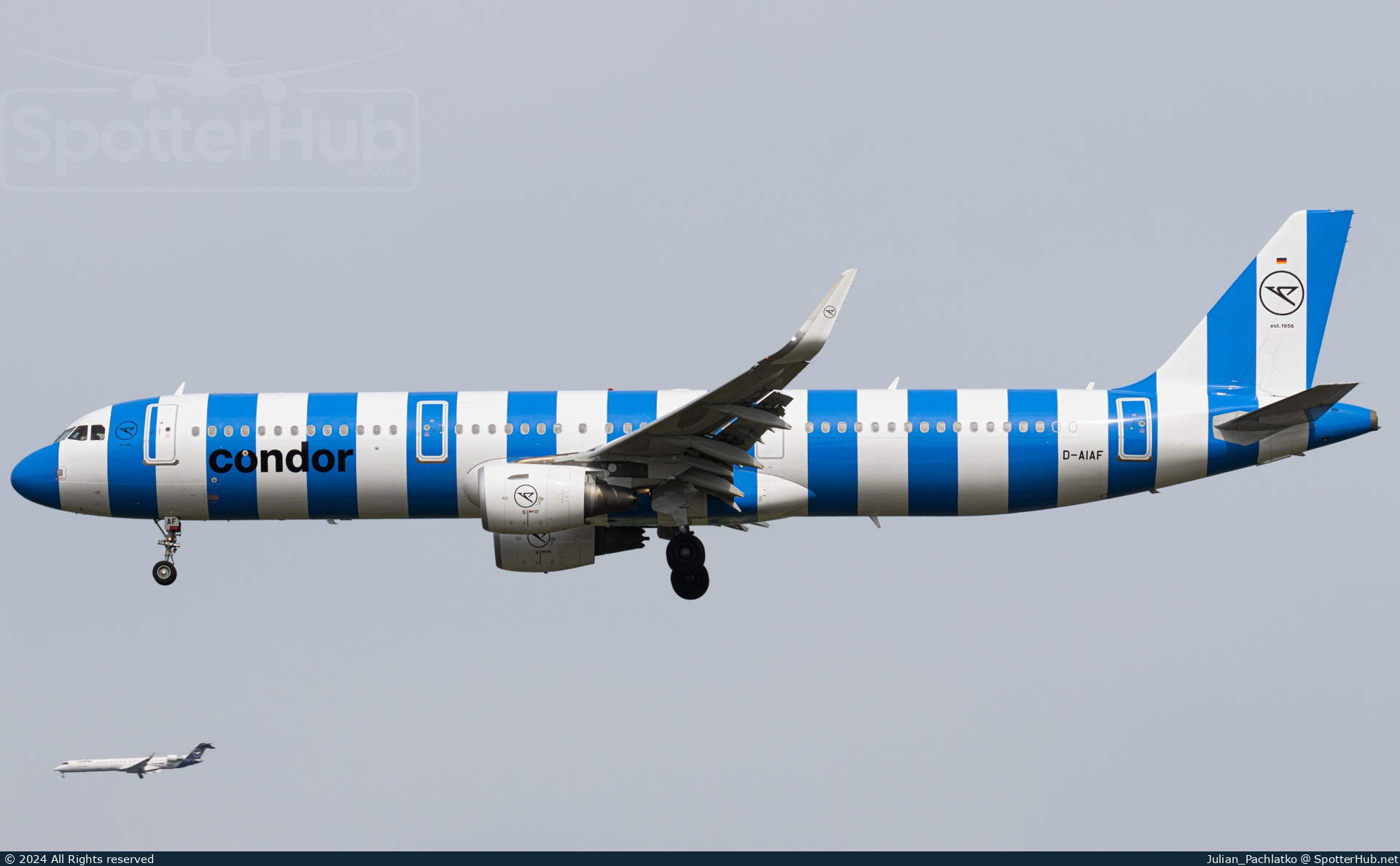 Photo of D-AIAF - Airbus A321-211 operated by Condor