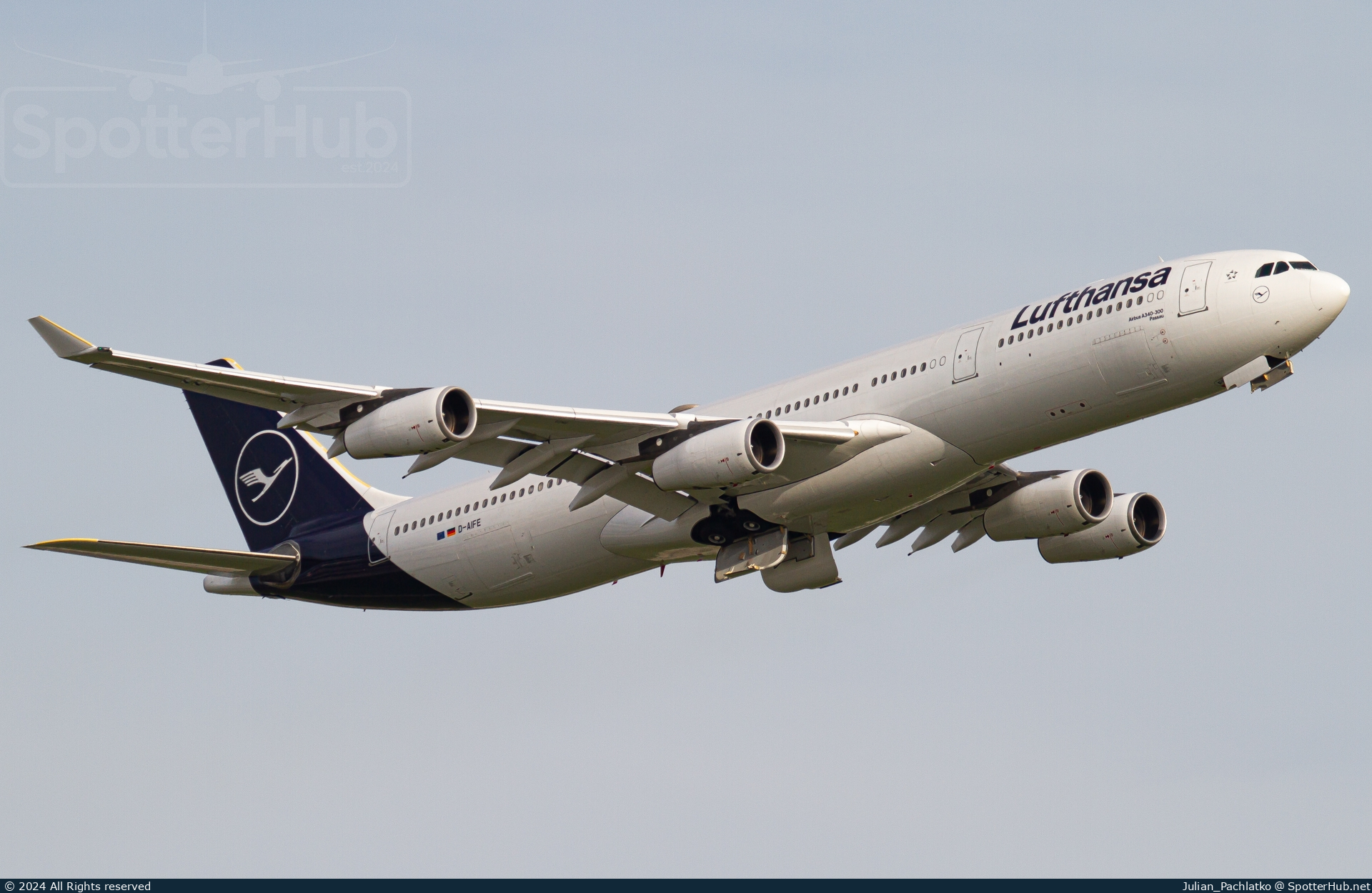 Photo of D-AIFE - Airbus A340-313 operated by Lufthansa