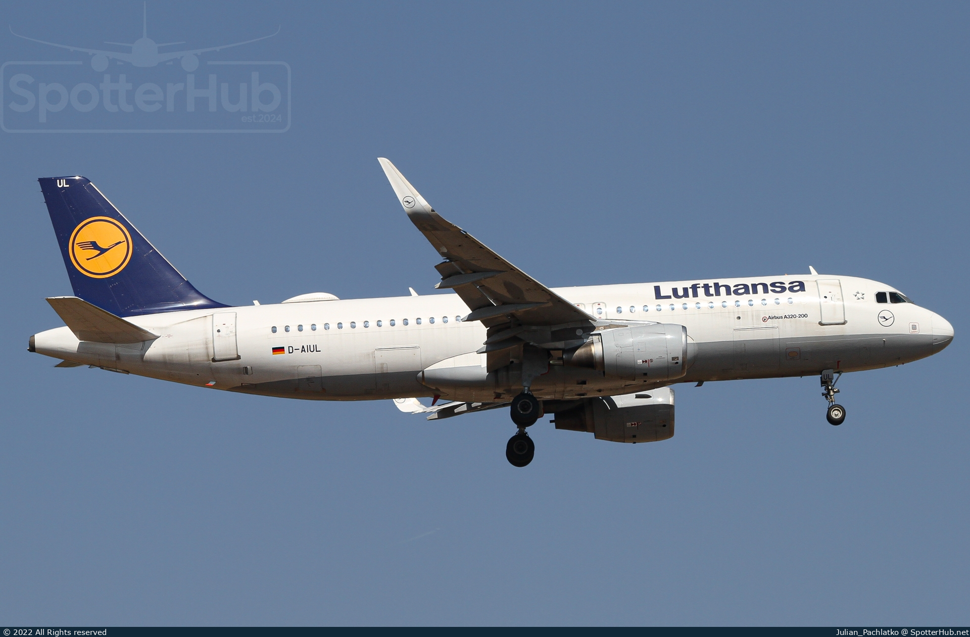 Photo of D-AIUL - Airbus A320-214 operated by Lufthansa
