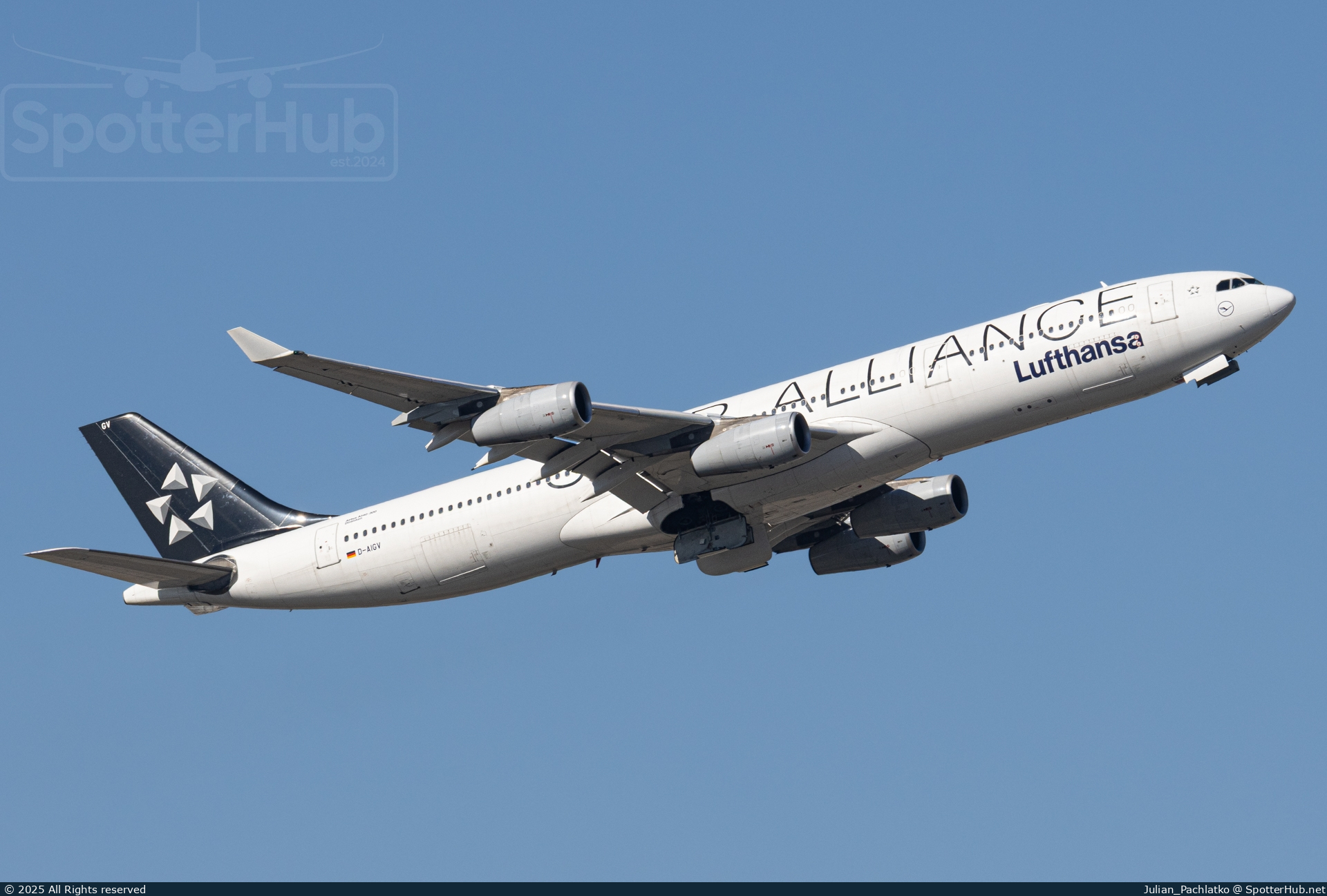 Photo of D-AIGV - Airbus A340-313 operated by Lufthansa