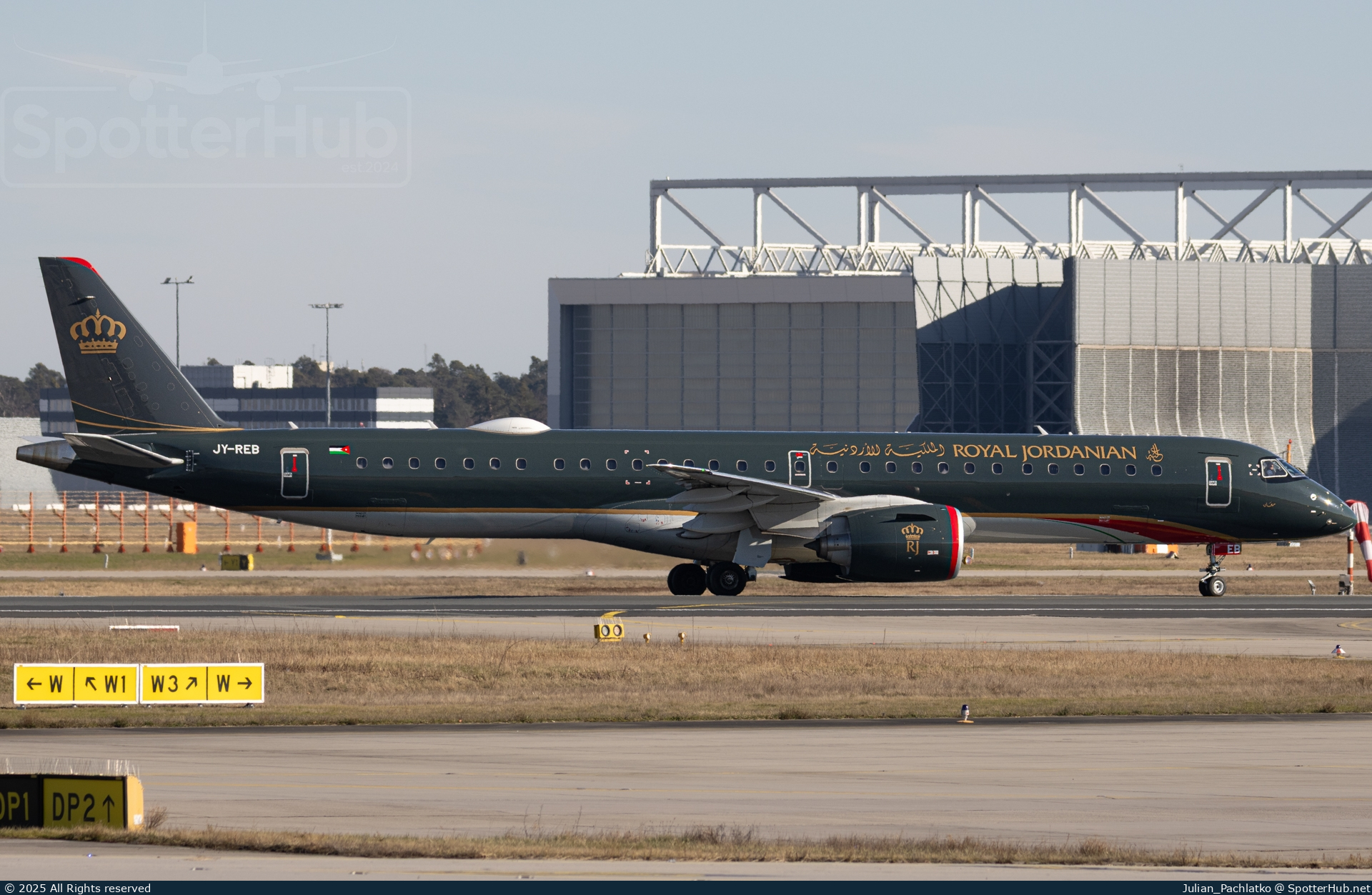 Photo of JY-REB - Embraer ERJ-195-E2 operated by Royal Jordanian Airlines