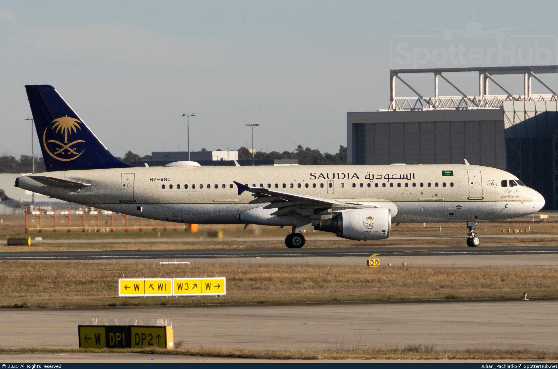 Photo of HZ-ASC - Airbus A320-214 operated by Saudia