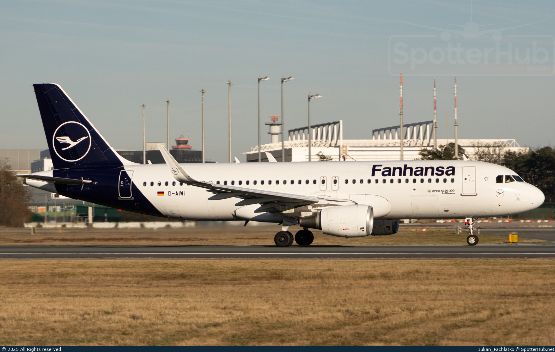 Photo of D-AIWI - Airbus A320-214 operated by Lufthansa