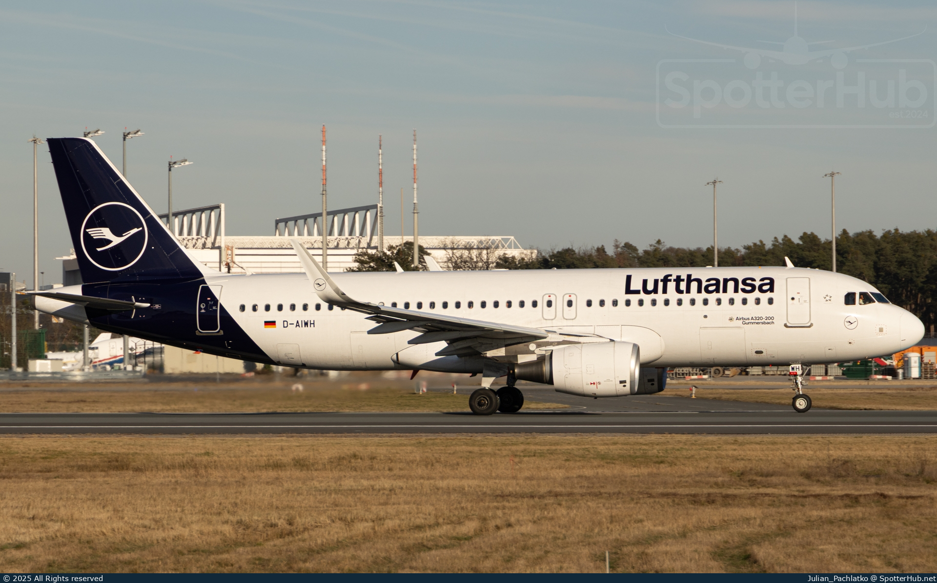 Photo of D-AIWH - Airbus A320-214 operated by Lufthansa