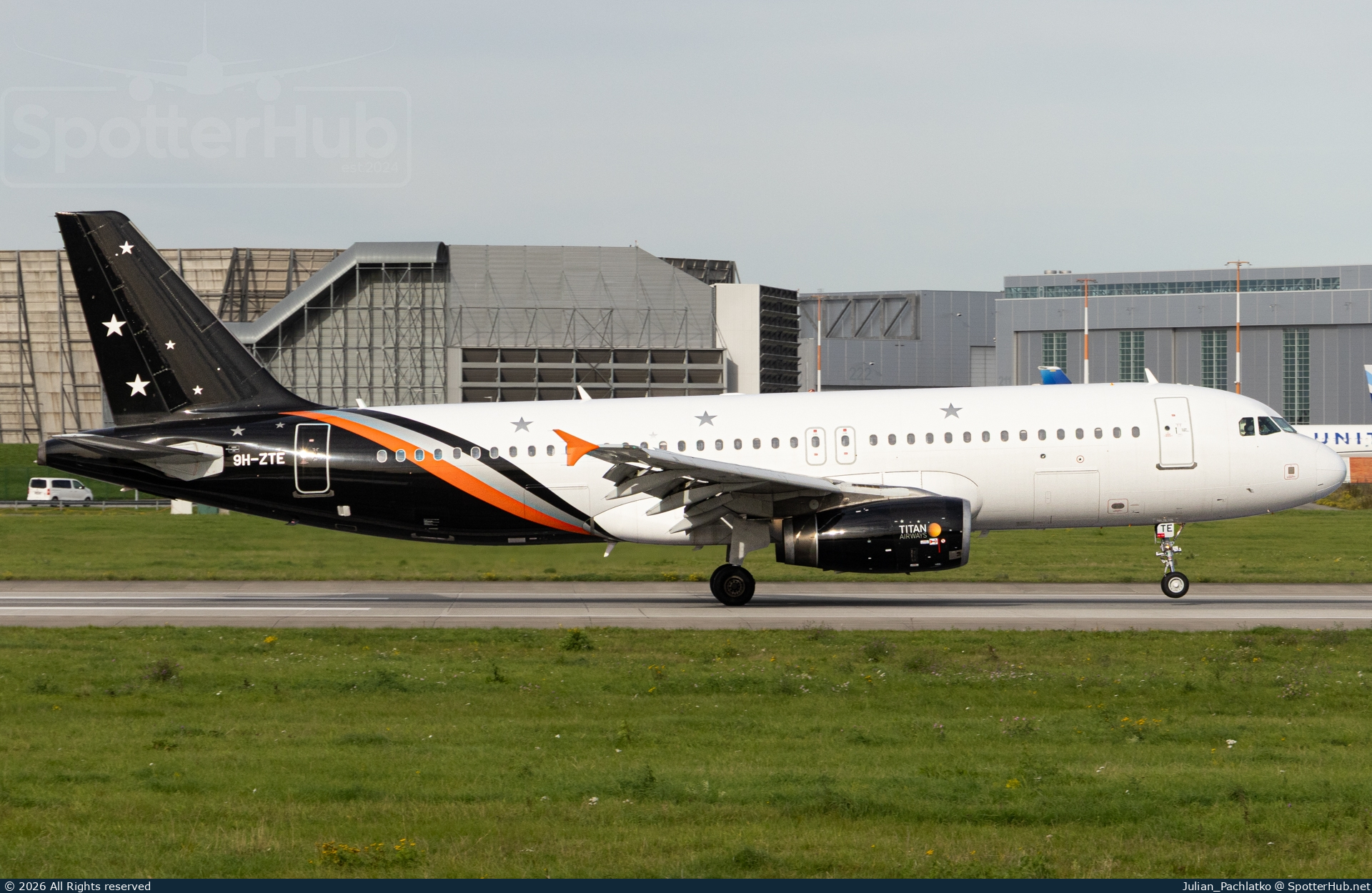 Photo of 9H-ZTE - Airbus A320-232 operated by Titan Airways Malta