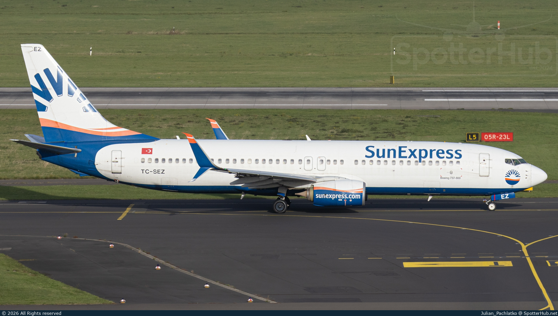 Photo of TC-SEZ - Boeing 737-8HC operated by SunExpress