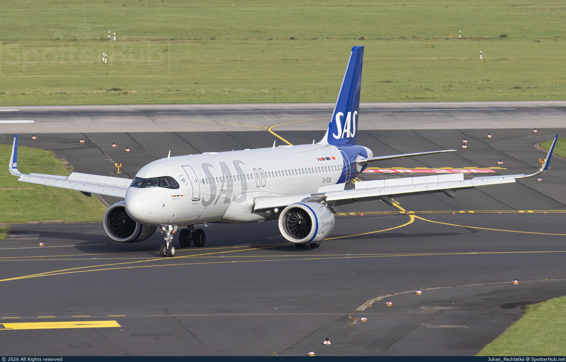 Photo of EI-SCB - Airbus A320-251N operated by SAS Connect