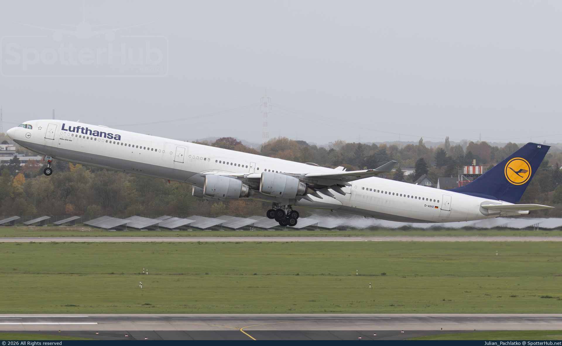 Photo of D-AIHX - Airbus A340-642 operated by Lufthansa