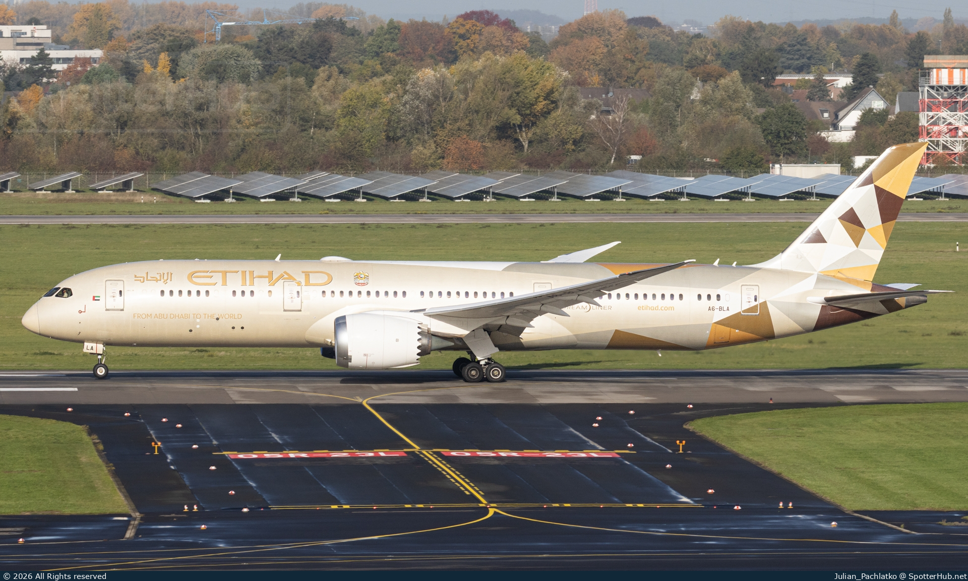 Photo of A6-BLA - Boeing 787-9 Dreamliner operated by Etihad Airways