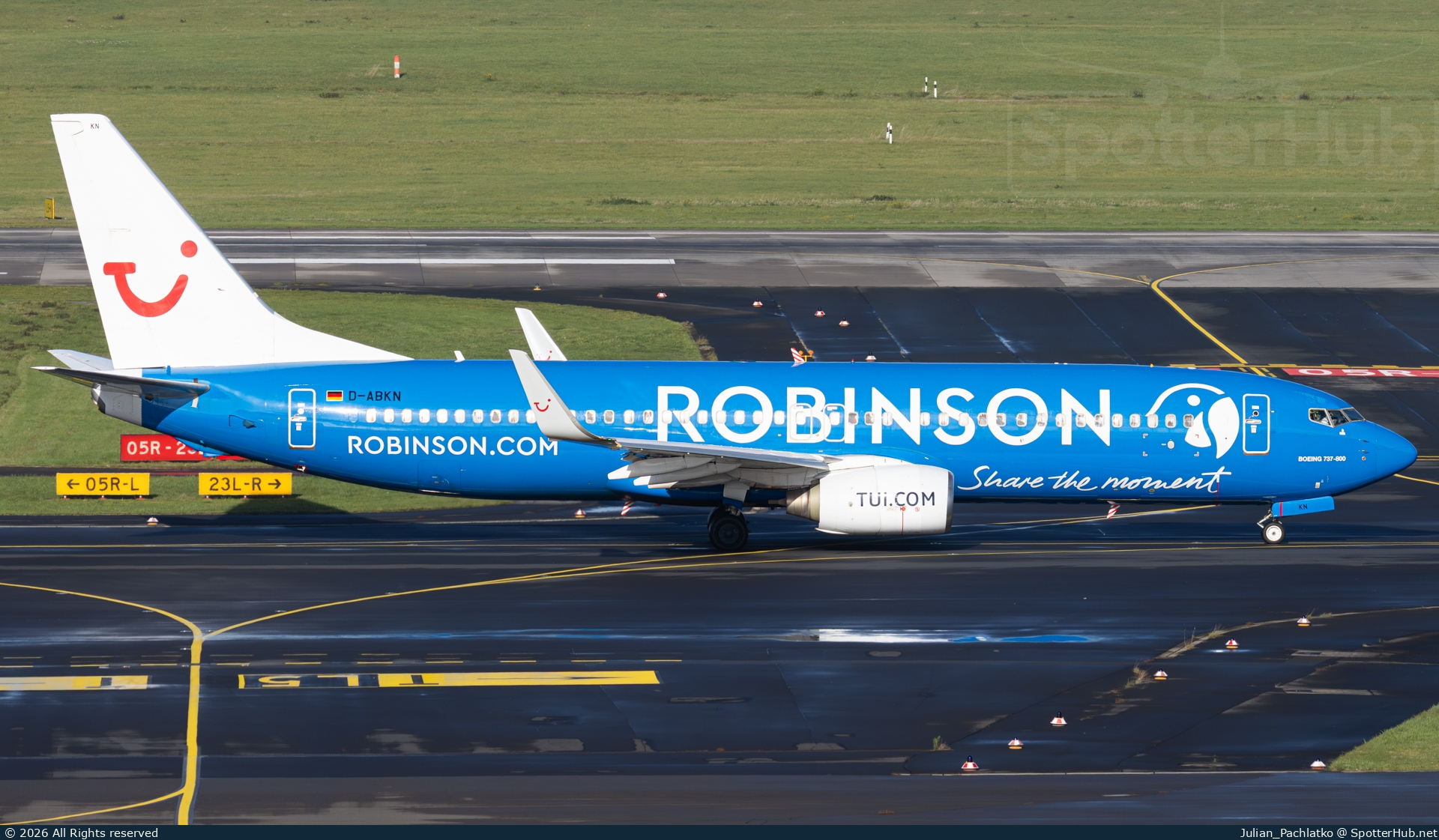 Photo of D-ABKN - Boeing 737-86J operated by TUIfly