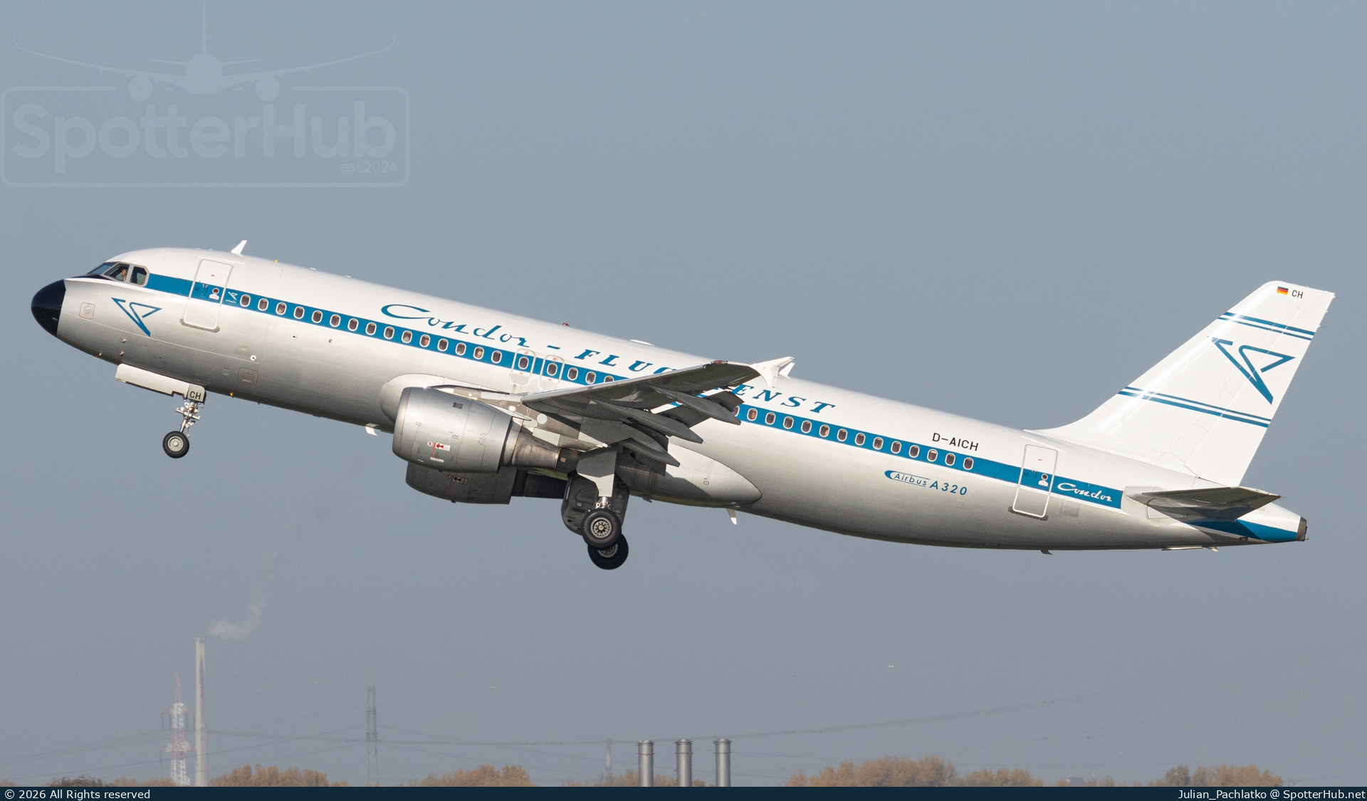 Photo of D-AICH - Airbus A320-212 operated by Condor