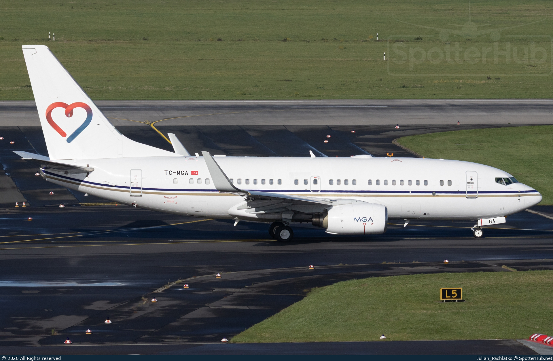 Photo of TC-MGA - Boeing 737-7AK(BBJ) operated by Mavi Gök Airlines