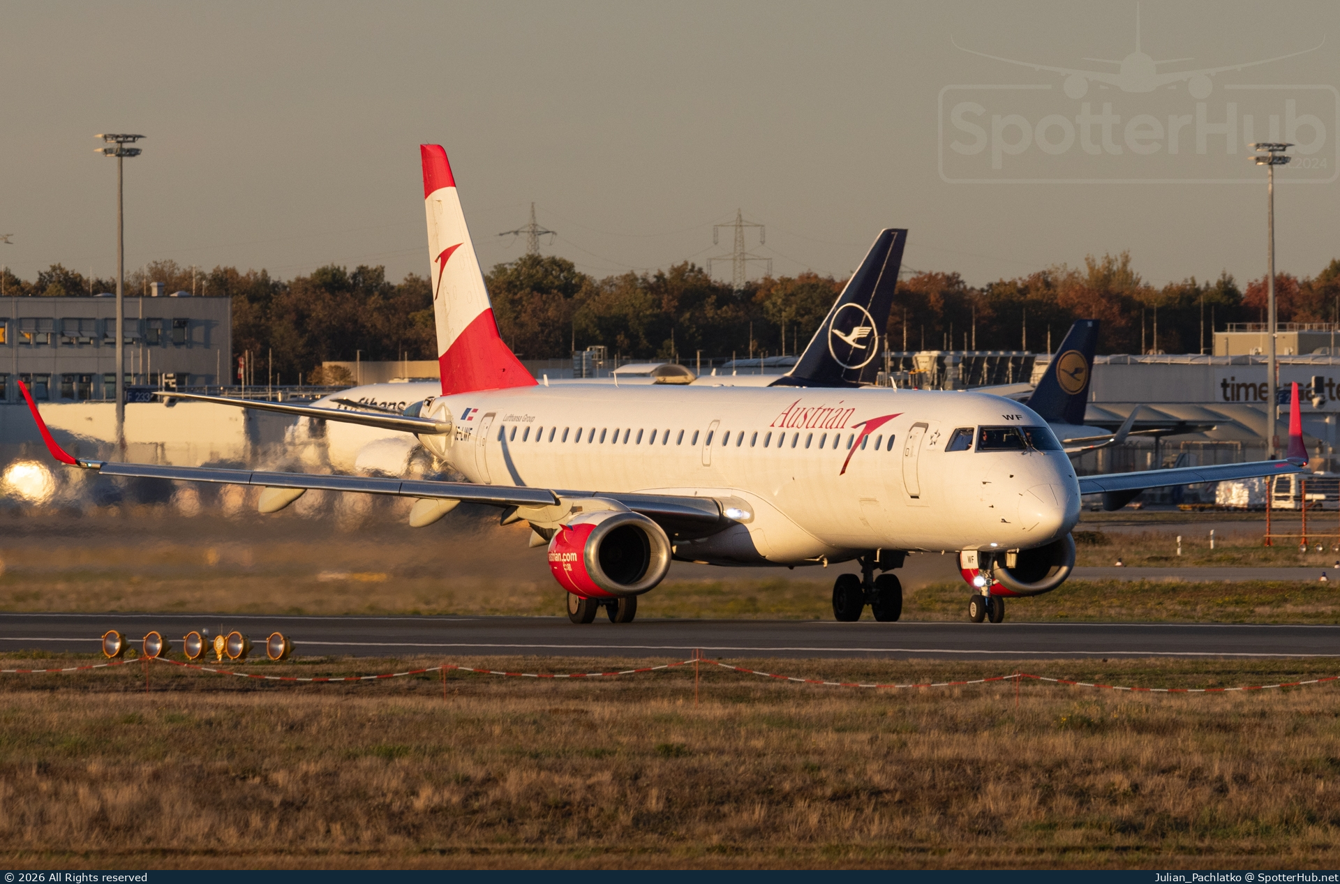 Photo of OE-LWF - Embraer ERJ-195LR operated by Austrian Airlines