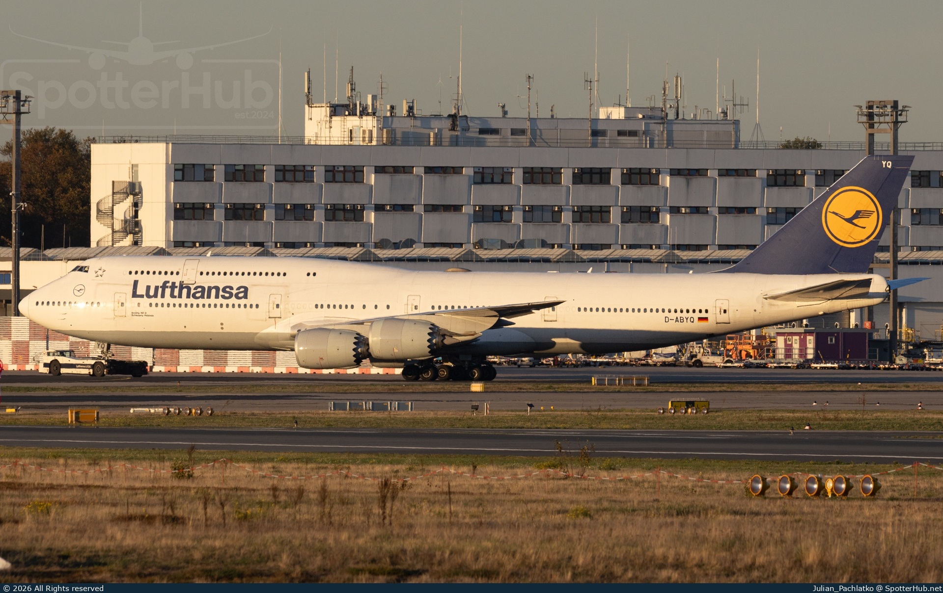 Photo of D-ABYQ - Boeing 747-830 operated by Lufthansa