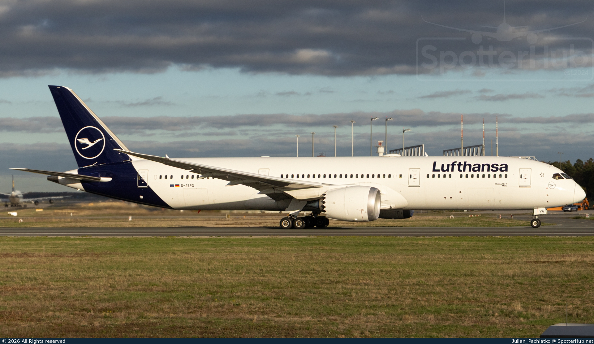 Photo of D-ABPG - Boeing 787-9 Dreamliner operated by Lufthansa