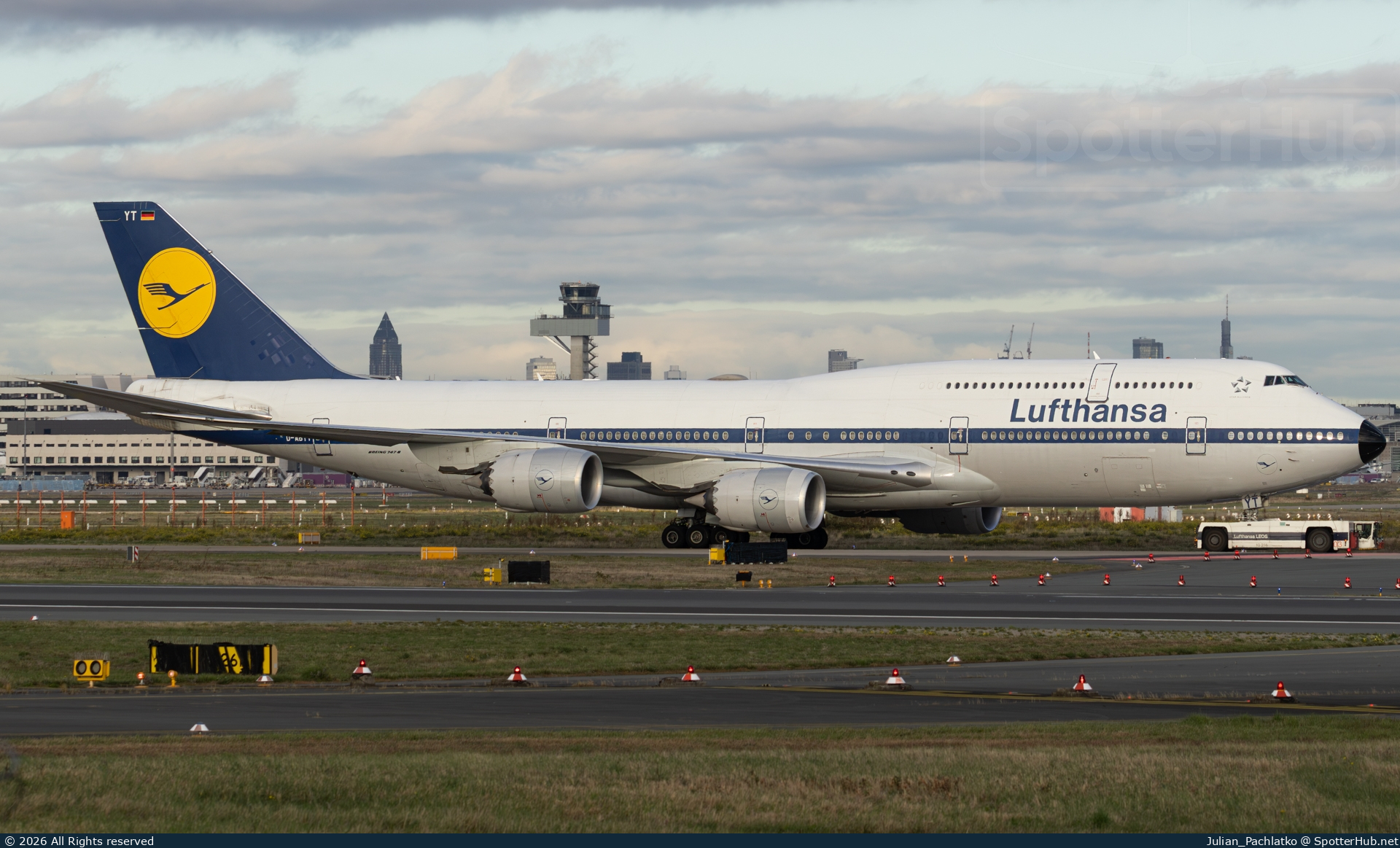 Photo of D-ABYT - Boeing 747-830 operated by Lufthansa