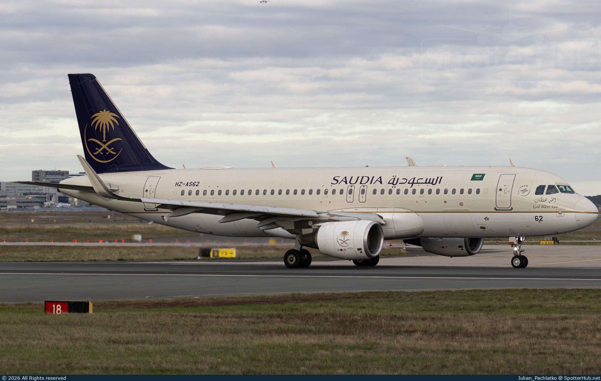Photo of HZ-AS62 - Airbus A320-214 operated by Saudia