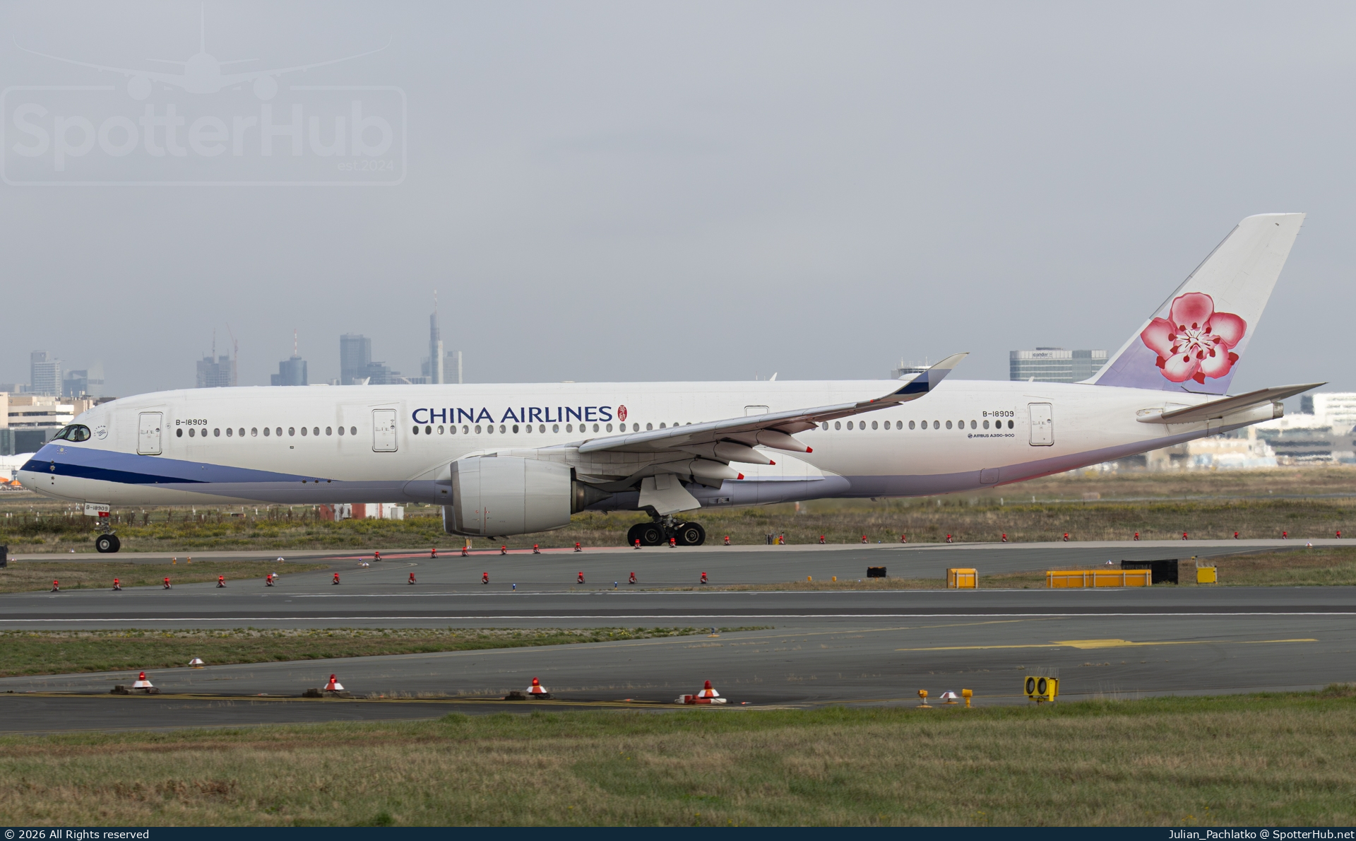 Photo of B-18909 - Airbus A350-941 operated by China Airlines