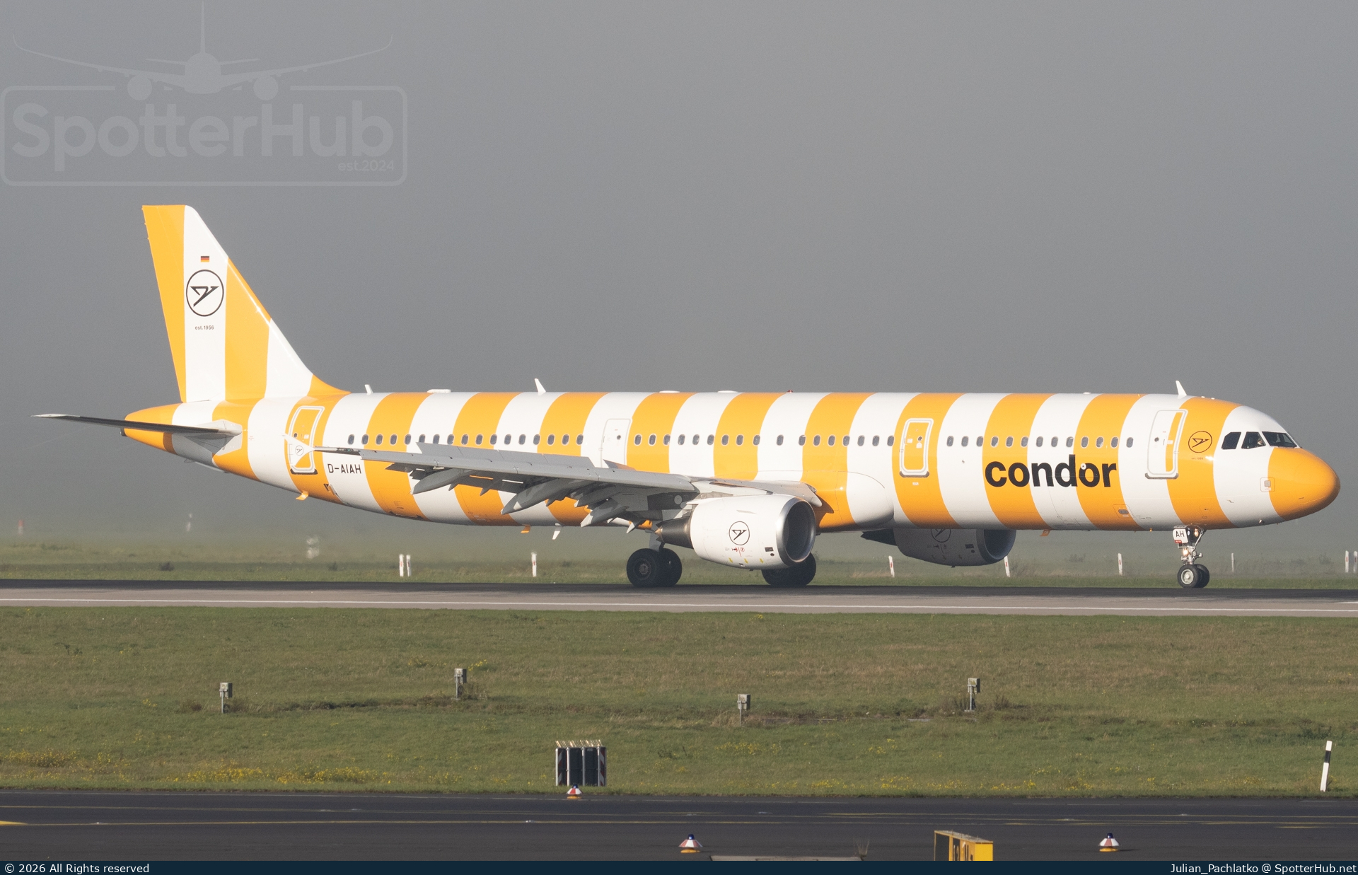 Photo of D-AIAH - Airbus A321-211 operated by Condor