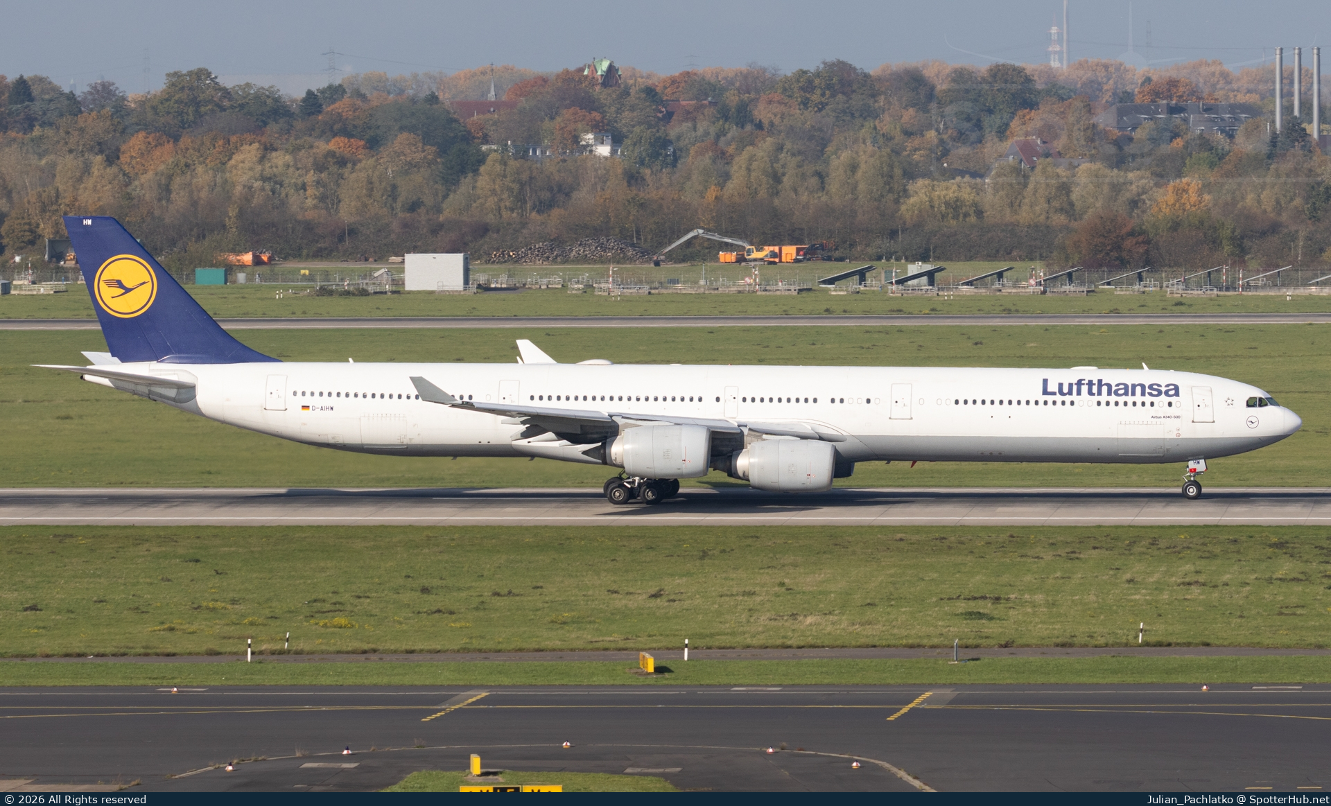 Photo of D-AIHW - Airbus A340-642 operated by Lufthansa