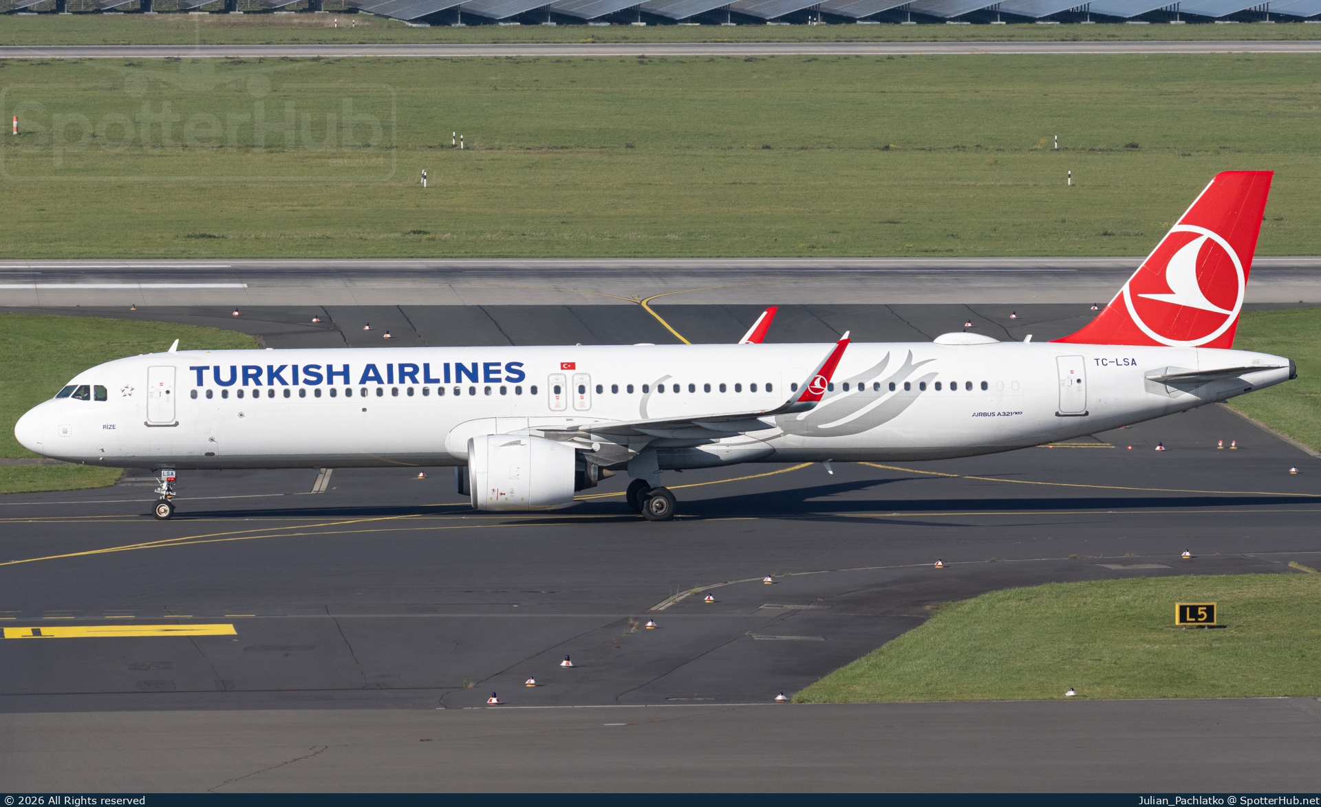 Photo of TC-LSA - Airbus A321-271NX operated by Turkish Airlines