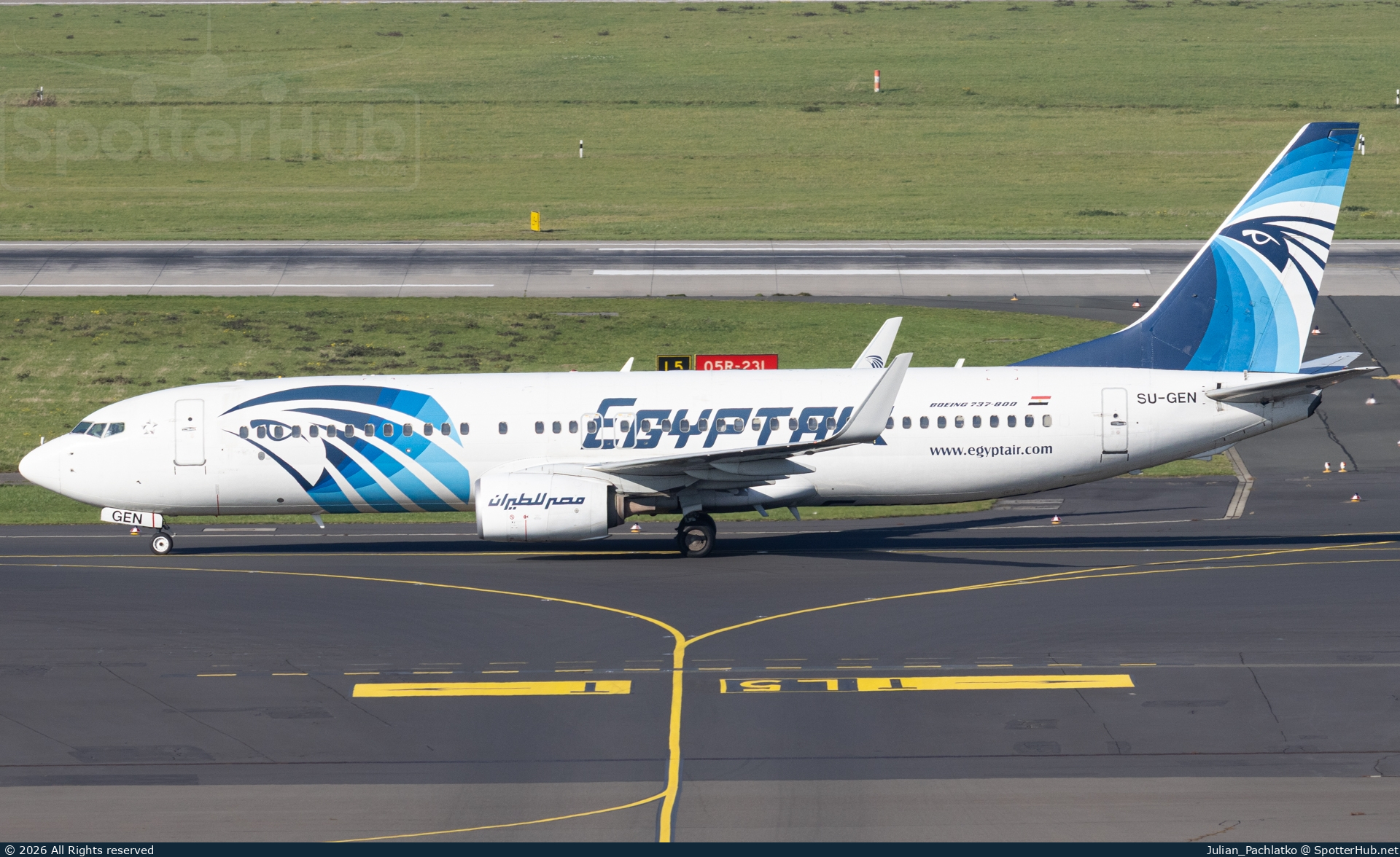 Photo of SU-GEN - Boeing 737-866 operated by Egyptair