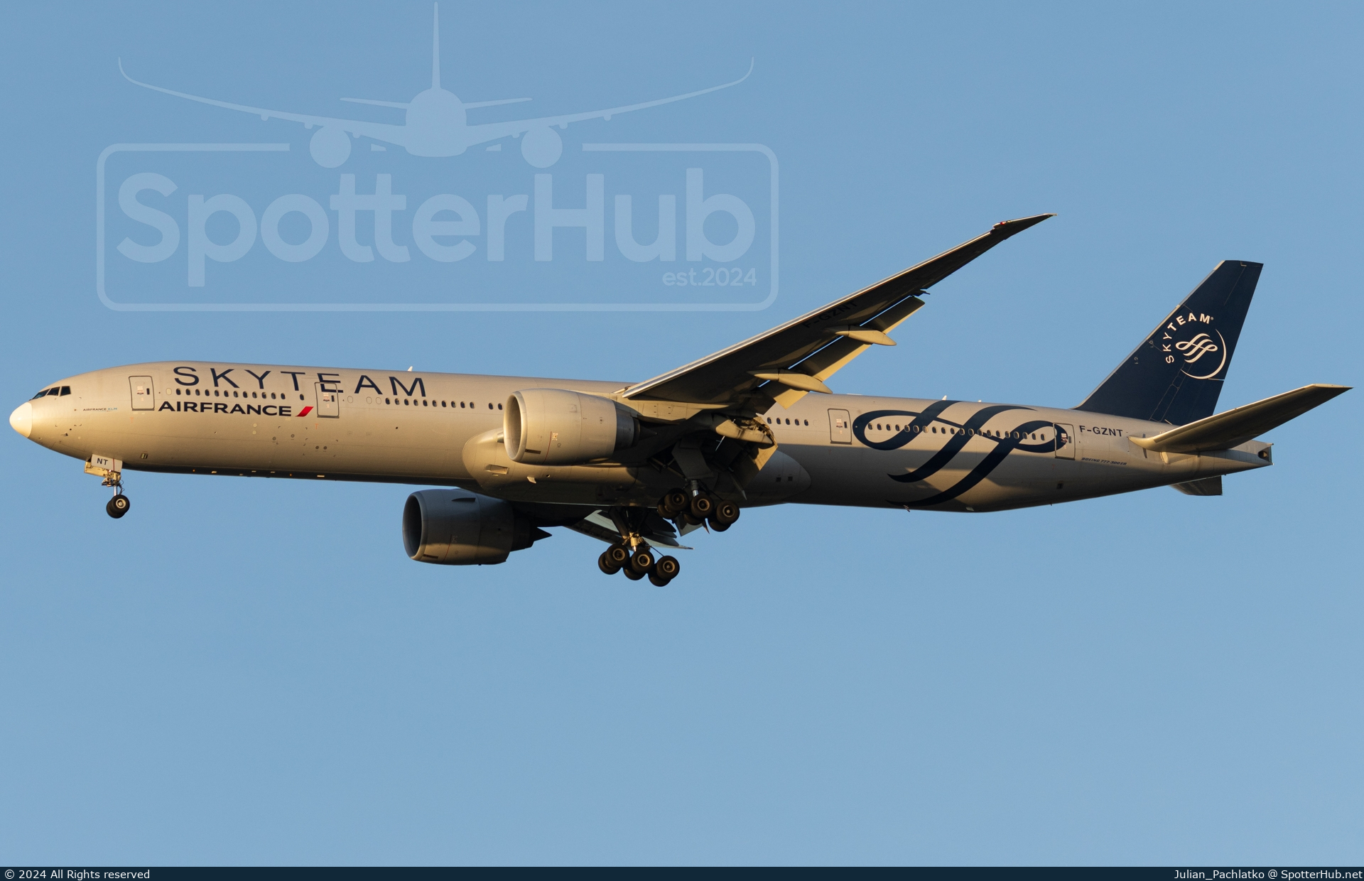 Photo of F-GZNT - Boeing 777-328(ER) operated by Air France