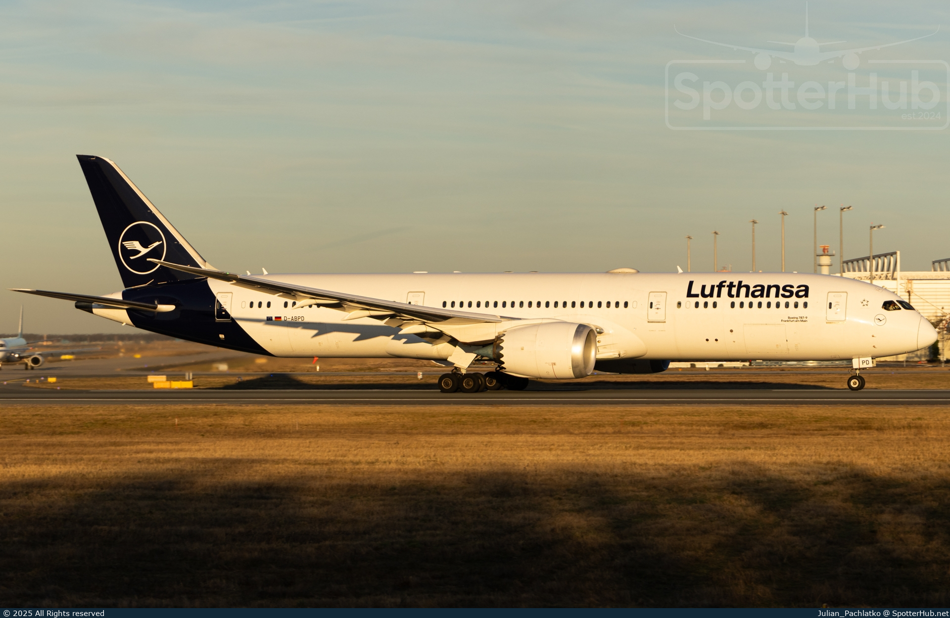 Photo of D-ABPD - Boeing 787-9 Dreamliner operated by Lufthansa