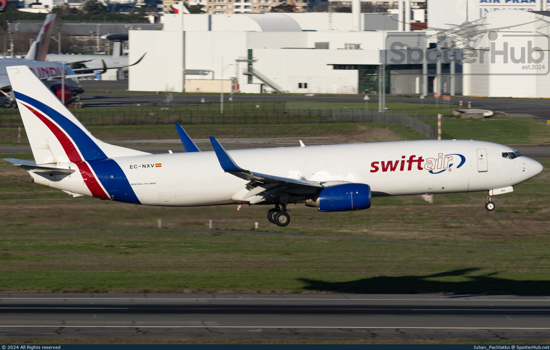 Photo of EC-NXV - Boeing 737-8FE(BCF) operated by Swiftair