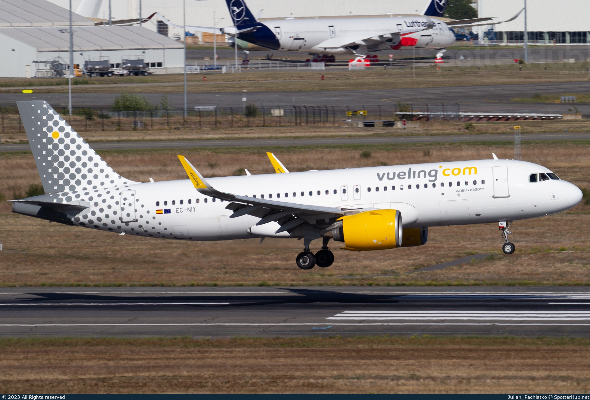 Photo of EC-NIY - Airbus A320-271N operated by Vueling